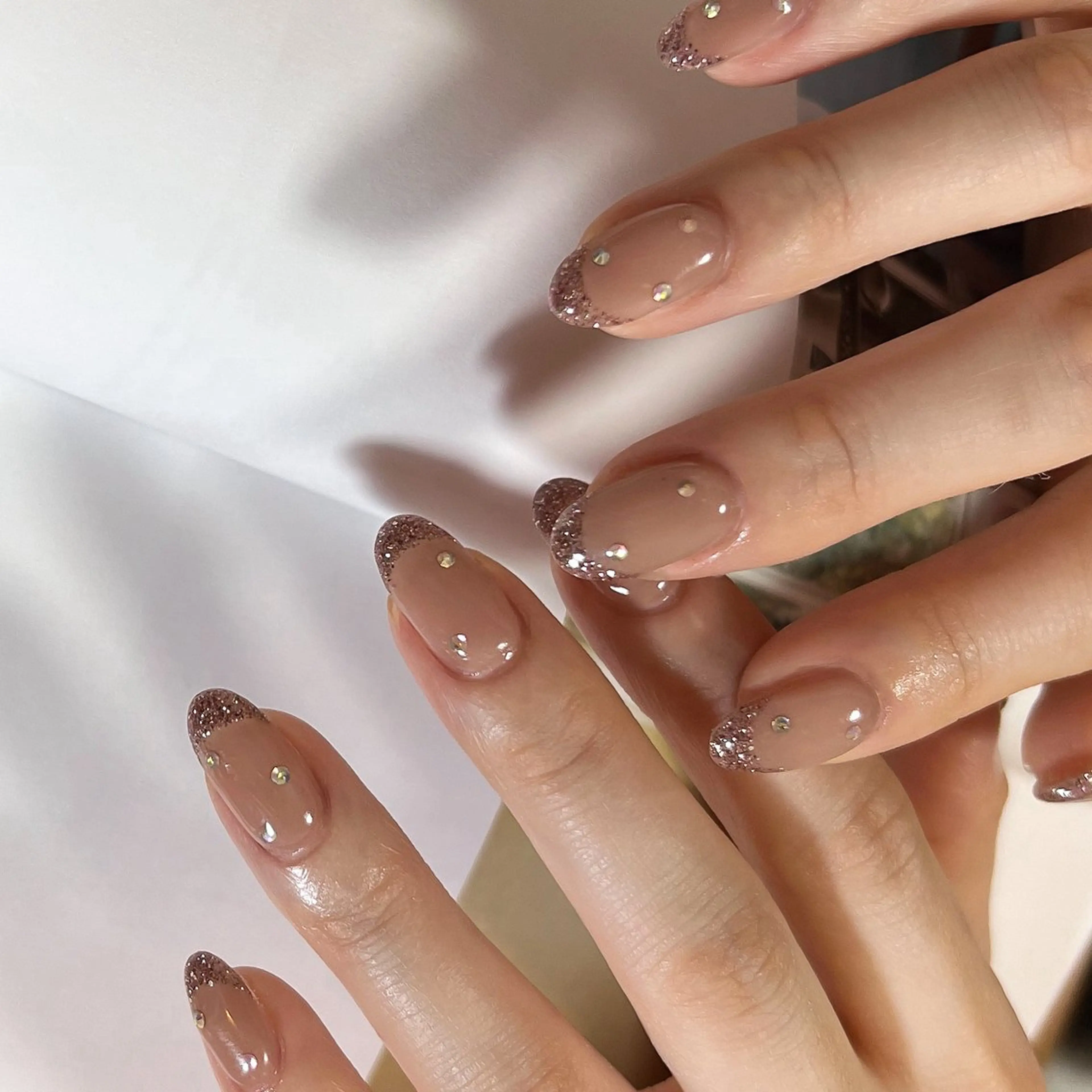 ネイル オーロラネイル フレンチネイル キラキラネイル ラメ(グリッター) ピンク ハンドネイル pointillé .ayaのネイルデザイン