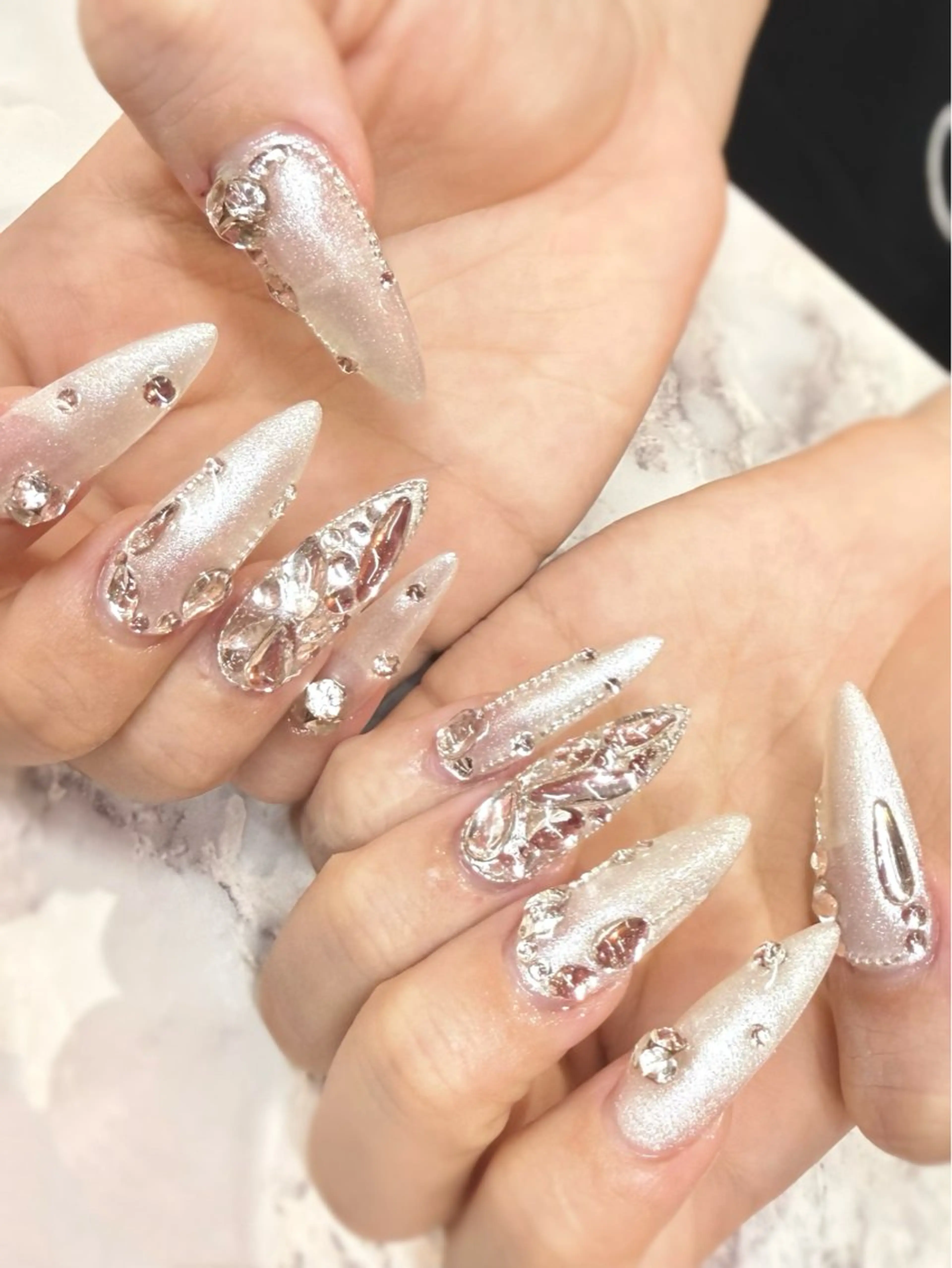 ネイル ストーンネイル ネイルチップ RitsNail 🤍 RENAのネイルデザイン