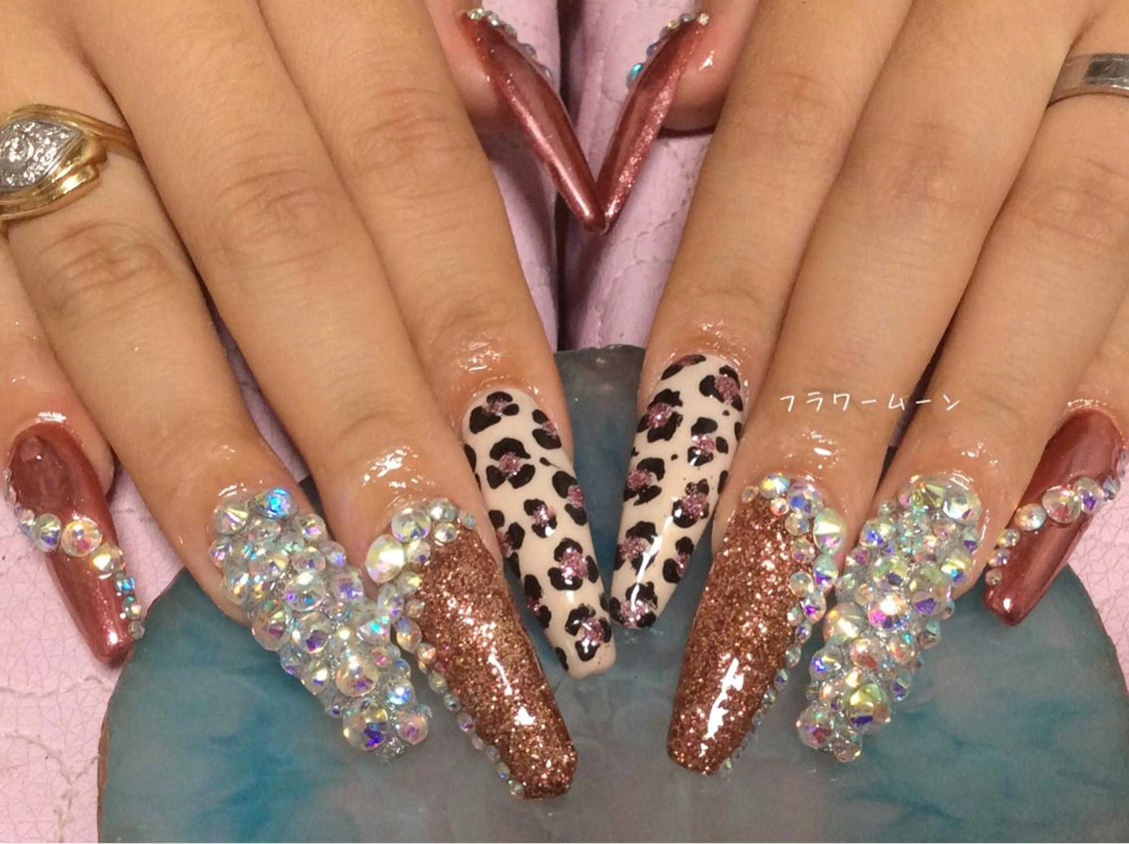 ネイル フラワー ムーンのネイルデザイン