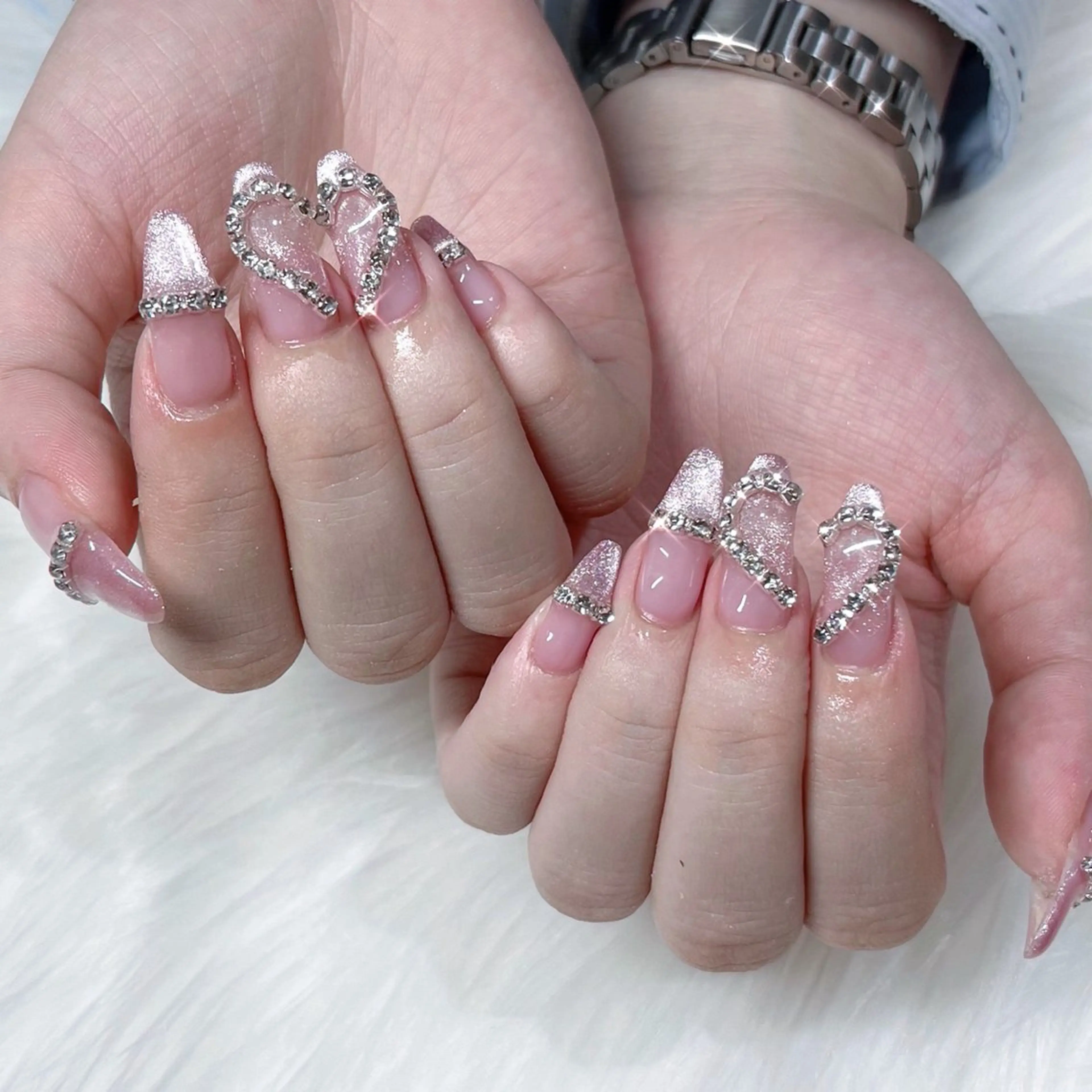 ネイル チークネイル 成人式 フラッシュネイル フットネイル フレンチネイル ハンドネイル Mai🪽 ワンホン/ちゅるんのネイルデザイン