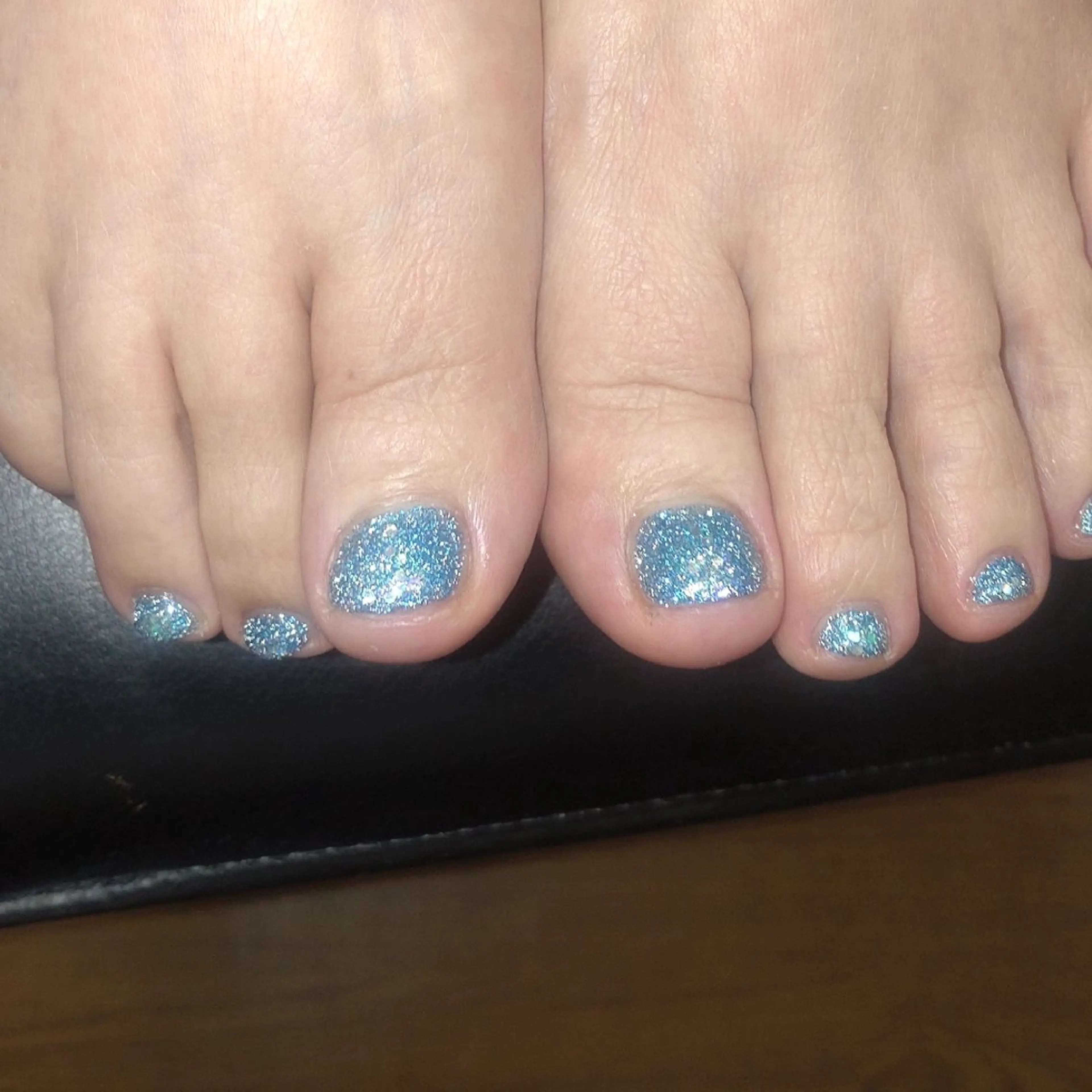 ネイル フットネイル ラメ(グリッター) ワンカラーネイル フットネイル fujinail(バーバーフジノ)所属・藤野 智美のネイルデザイン