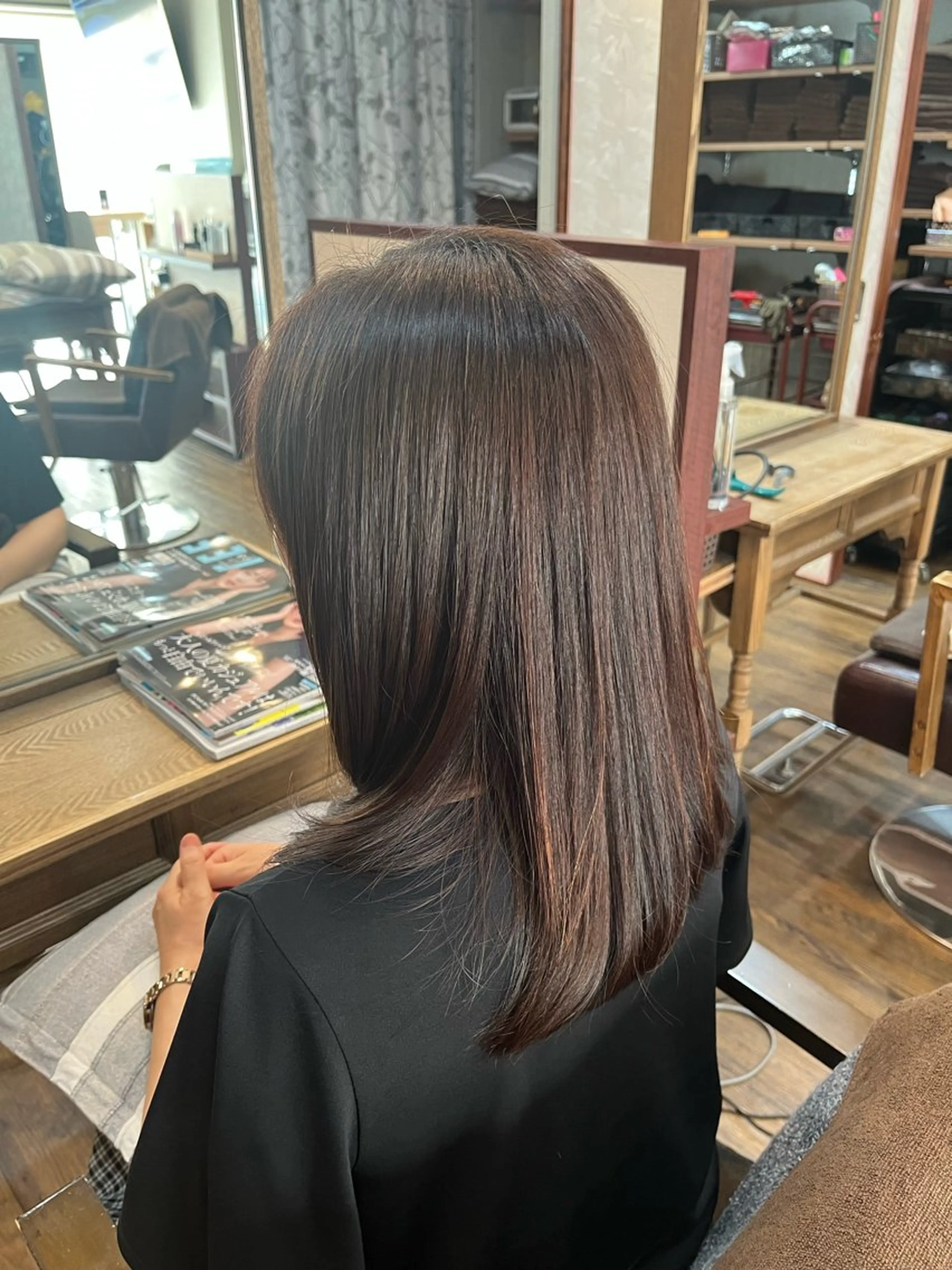 ミディアム カラー パーマ トリートメント カット ヘアカラー トリートメント 大人女子&髪改善専門 Nobuフリーランスのヘアスタイル