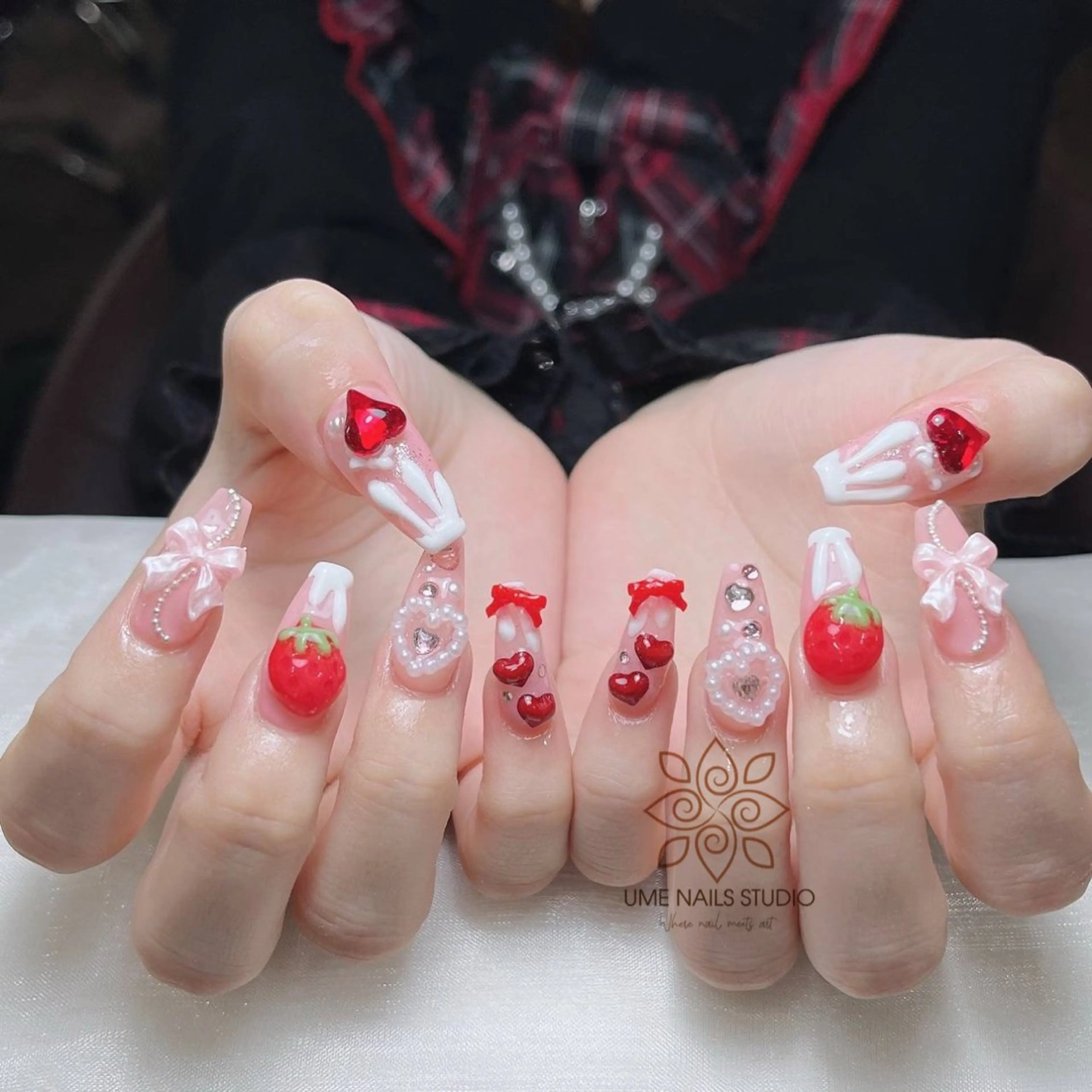 ネイル チークネイル クリアネイル ガーリー キラキラネイル 韓国ネイル Ume Nail Studioのネイルデザイン