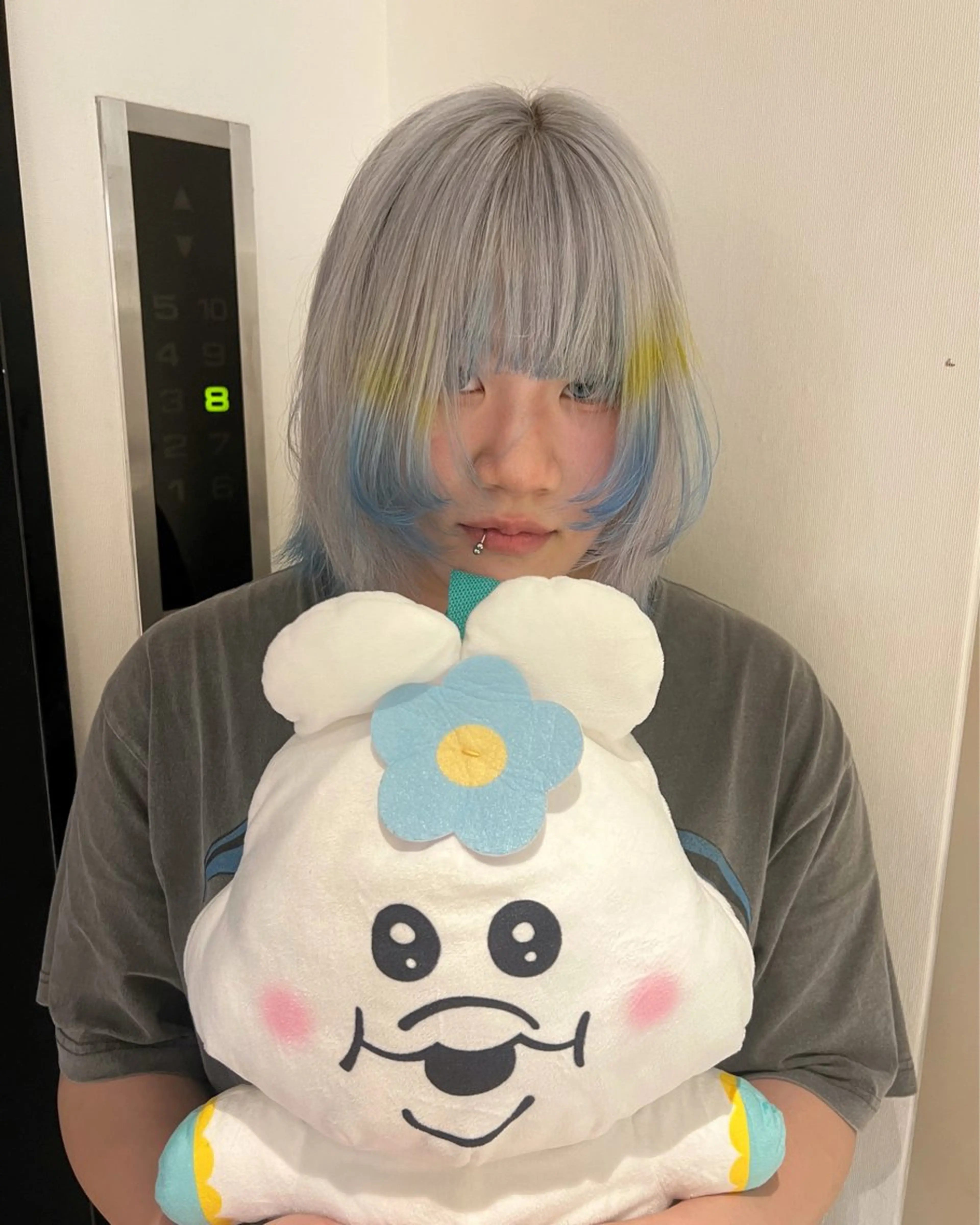 ミディアム デザイン🥇複雑履歴 ハイトーン特化のヘアスタイル