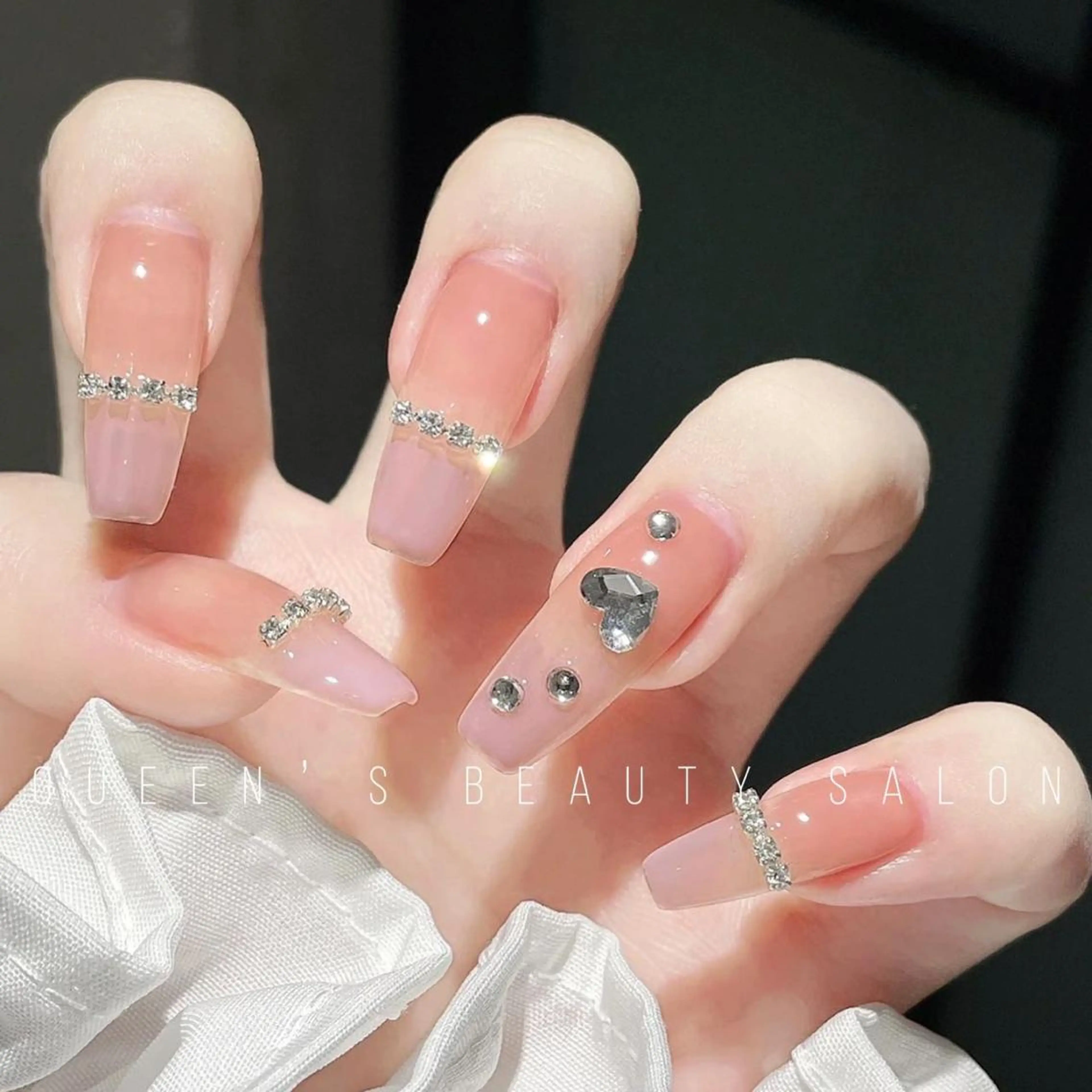 ネイル ハンドネイル Queens マオのネイルデザイン