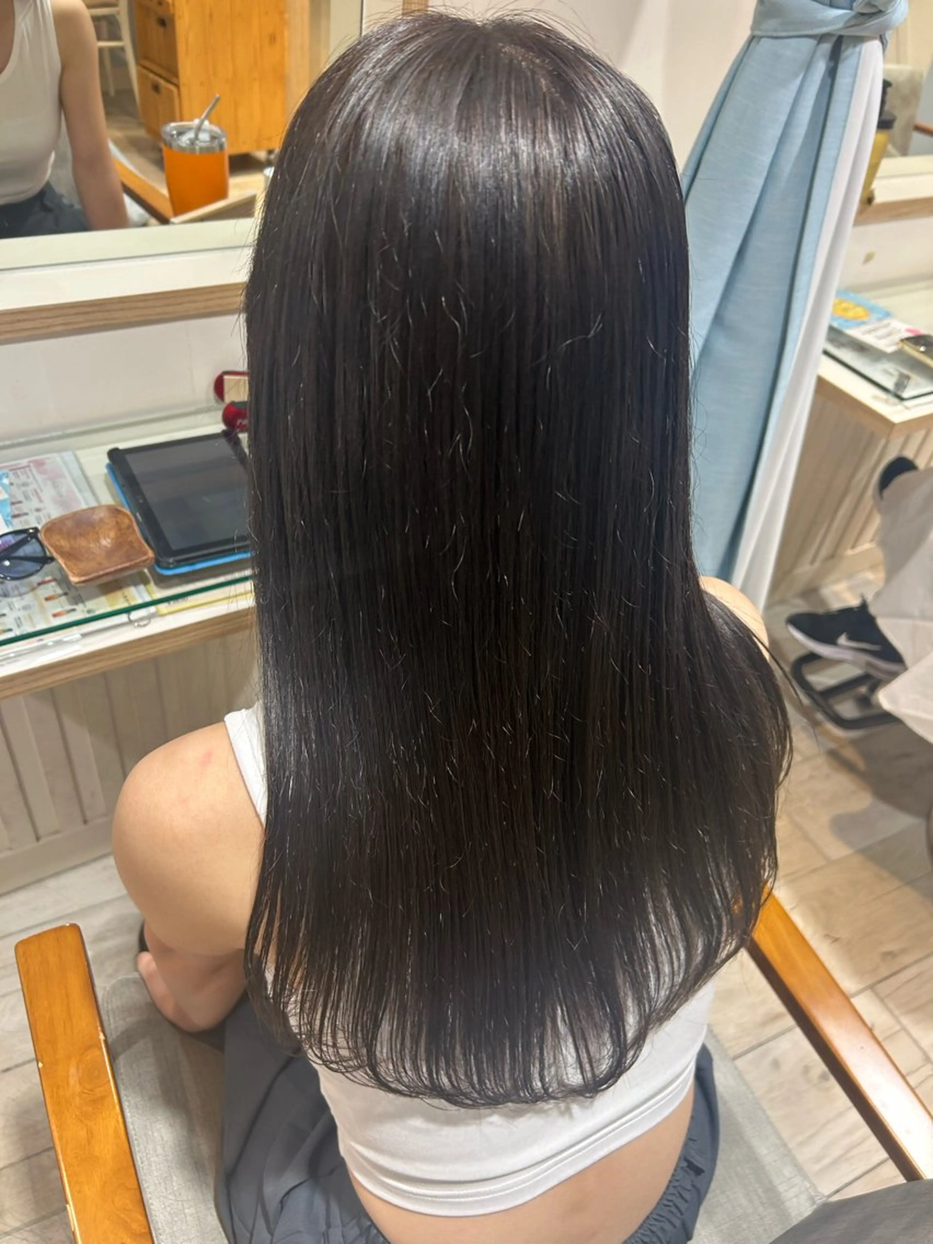 セミロング カラー アッシュ アッシュブラック 黒髪 ブリーチ 透明感カラー 大川 夏実のヘアスタイル