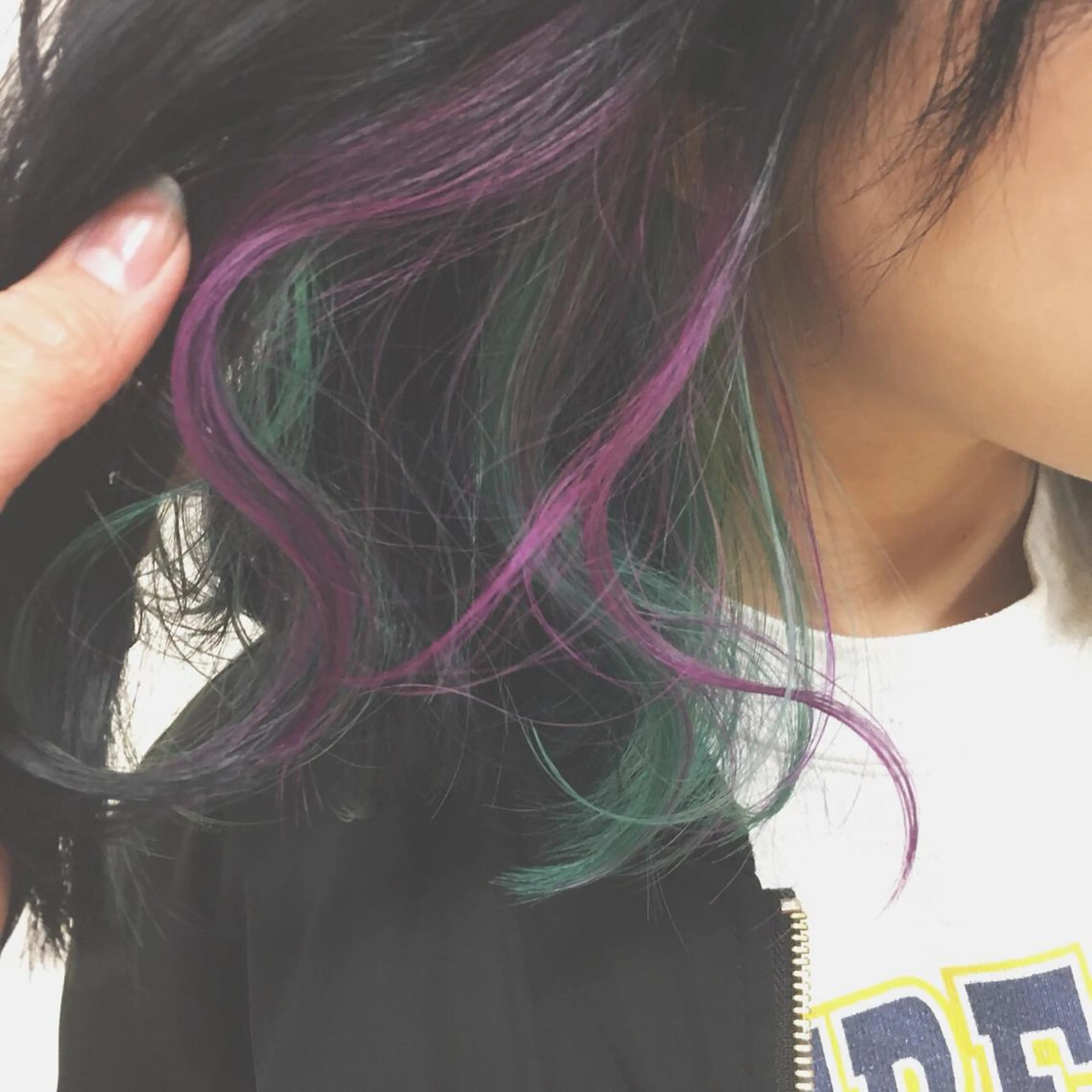 ミディアム カラー cyan SANAMIのヘアスタイル