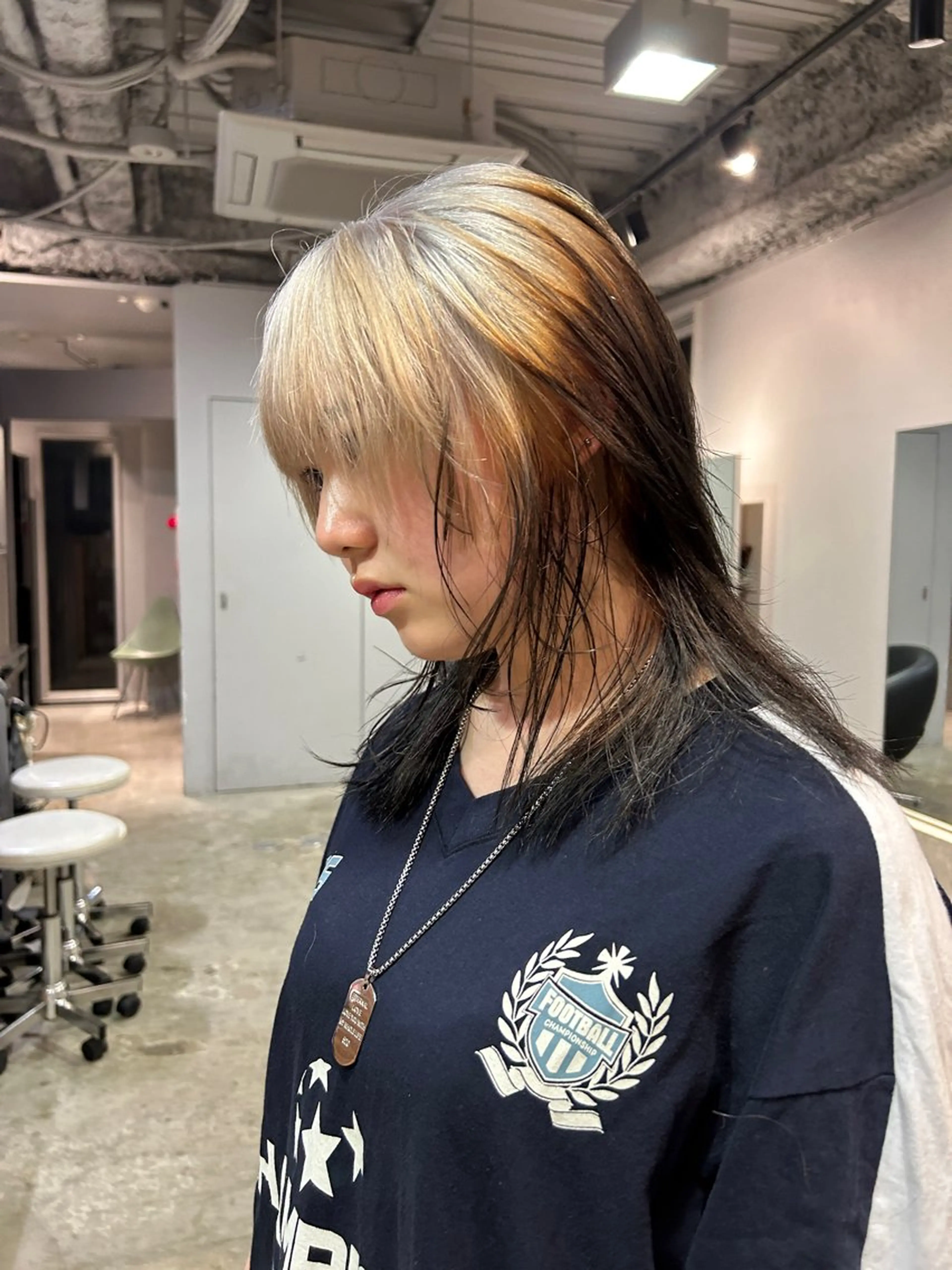 ミディアム ハイトーン特化/和音 【デザインカラー】のヘアスタイル