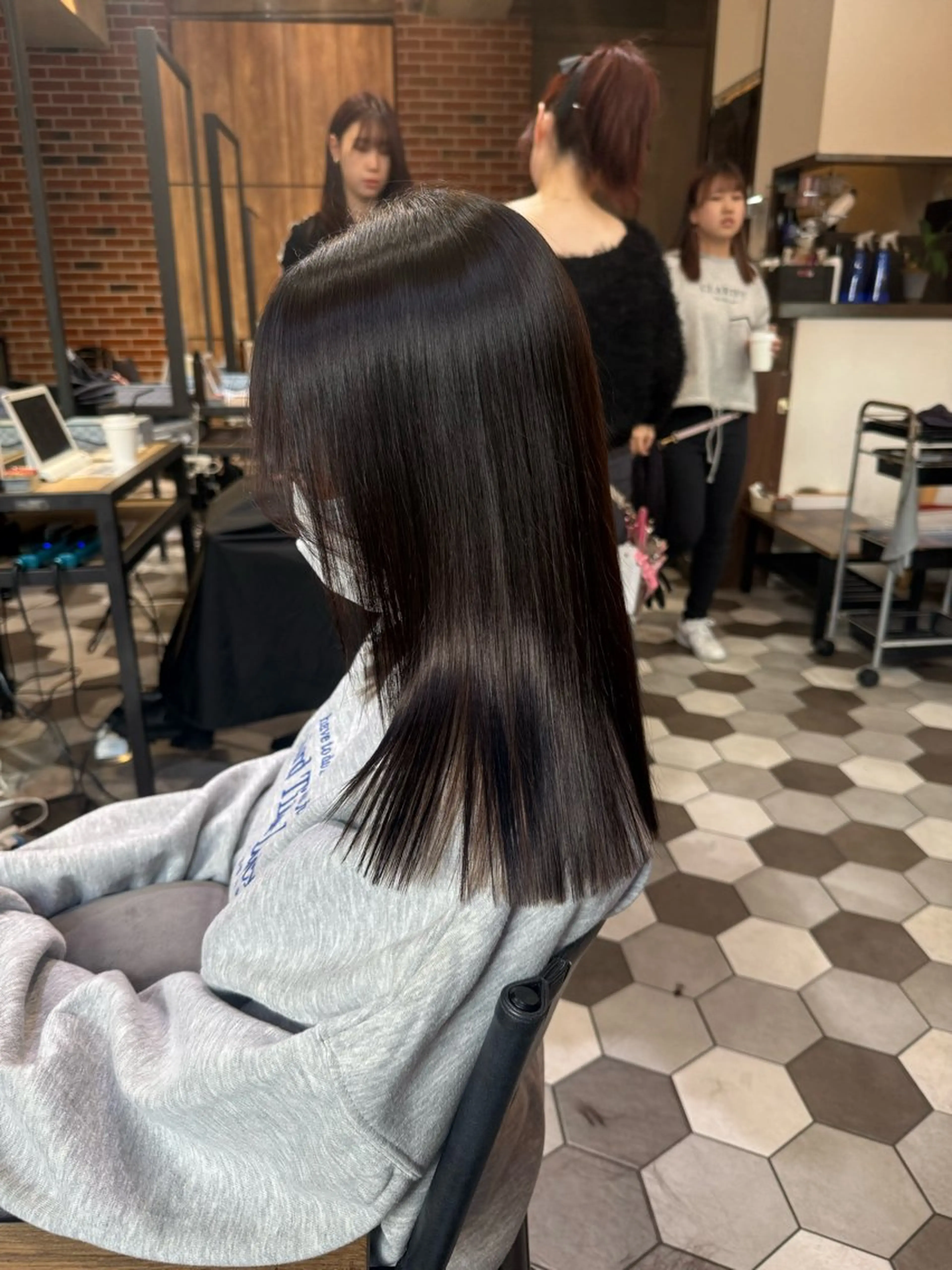 セミロング カラー ヘアアレンジ くびれヘア 髪質改善 韓国風ヘア レイヤーカット 縮毛矯正 カット ヘアカラー 縮毛矯正 トリートメント 酸性縮毛矯正🧴韓国 レイヤー/髪質改善のヘアスタイル