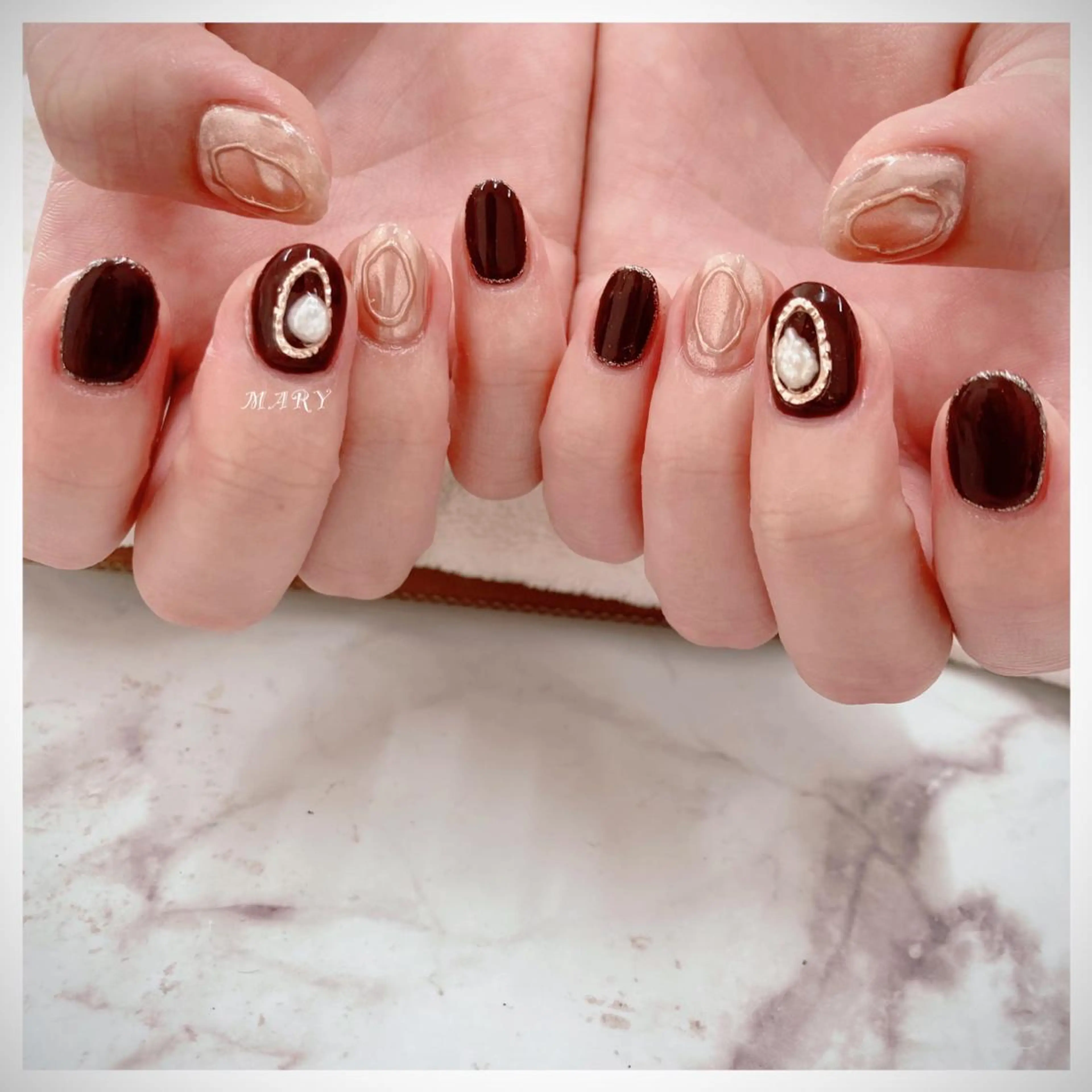 ネイル アートネイル ボルドー ブラウン ミラーネイル ニュアンスネイル ハンドネイル Mary nail .narumiのネイルデザイン