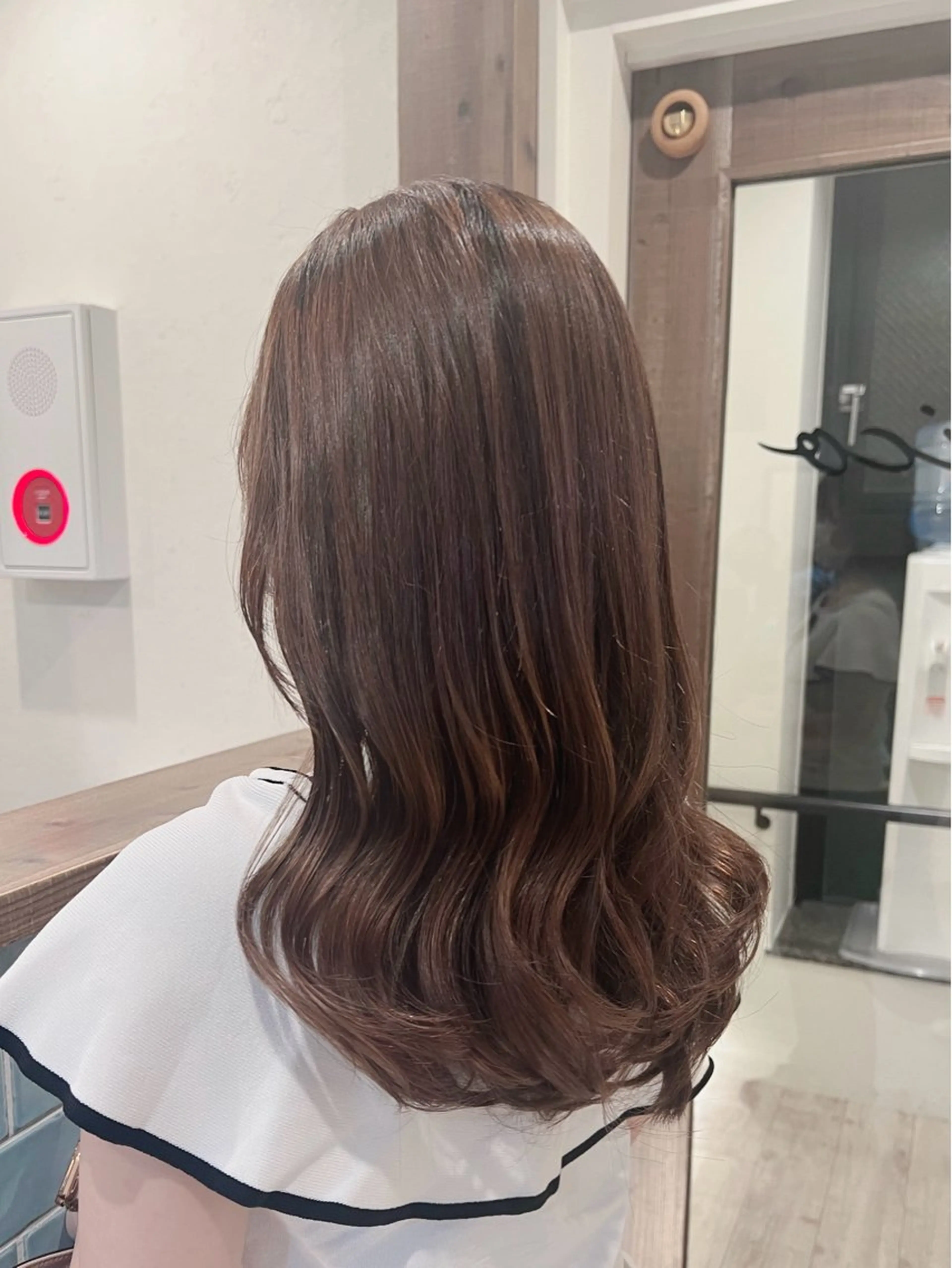 ロング カラー ベージュカラー 透明感カラー ミルクティーベージュ ヘアカラー トリートメント 工藤 梨花のヘアスタイル