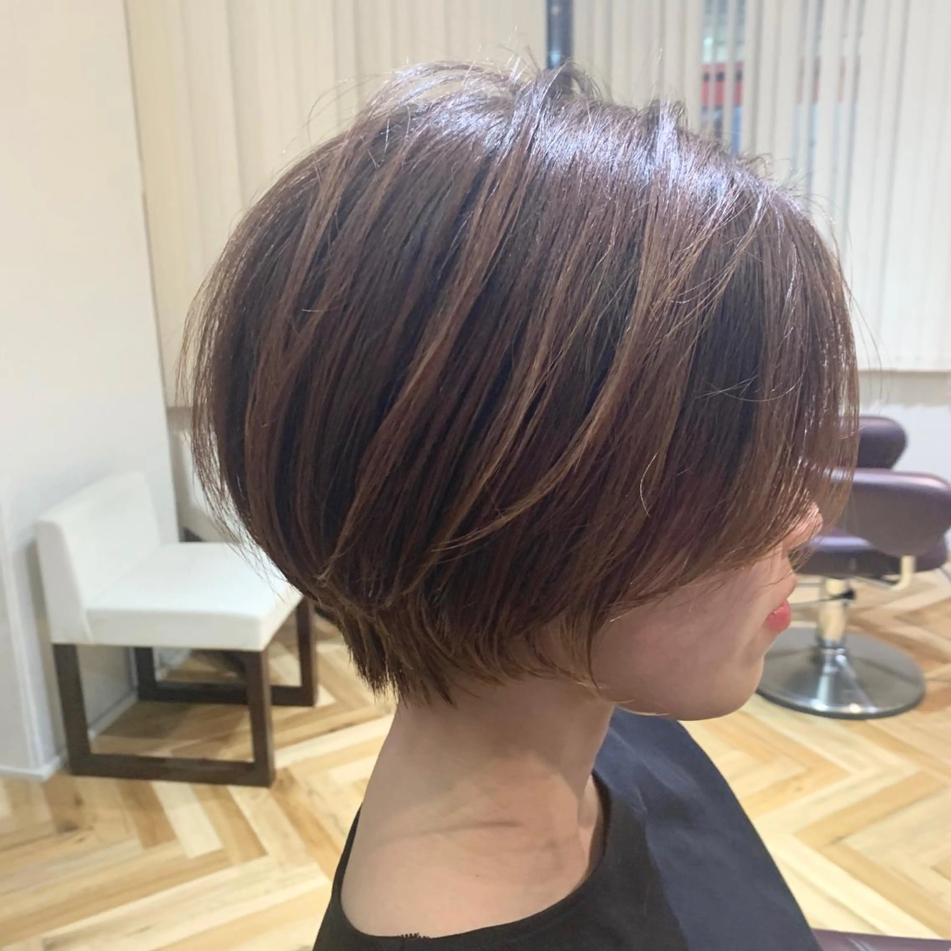 ショート カラー バレイヤージュ ハイライトカラー ハイライト レイヤーカット ショートヘア カット ヘアカラー circus by KENJE 町田店のヘアスタイル