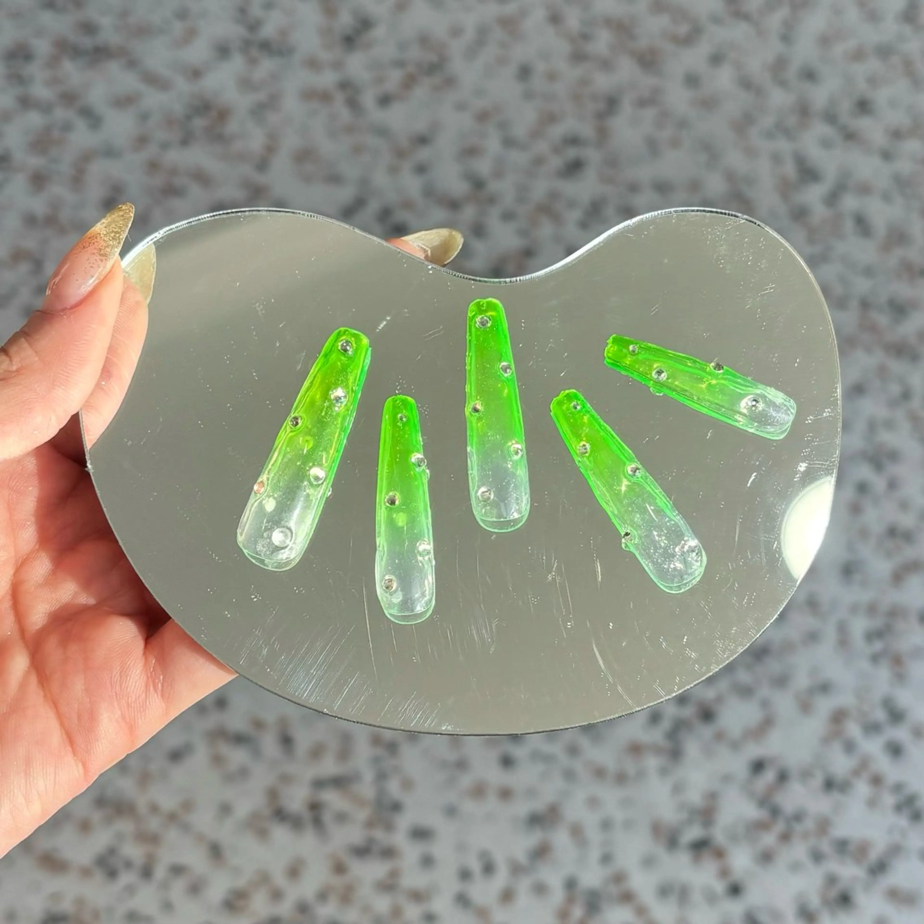 【定額デザイン・オフ無し】🩷🧡𝐍𝐞𝐨𝐧 𝐆𝐫𝐚𝐝𝐚𝐭𝐢𝐨𝐧🩵💜の写真