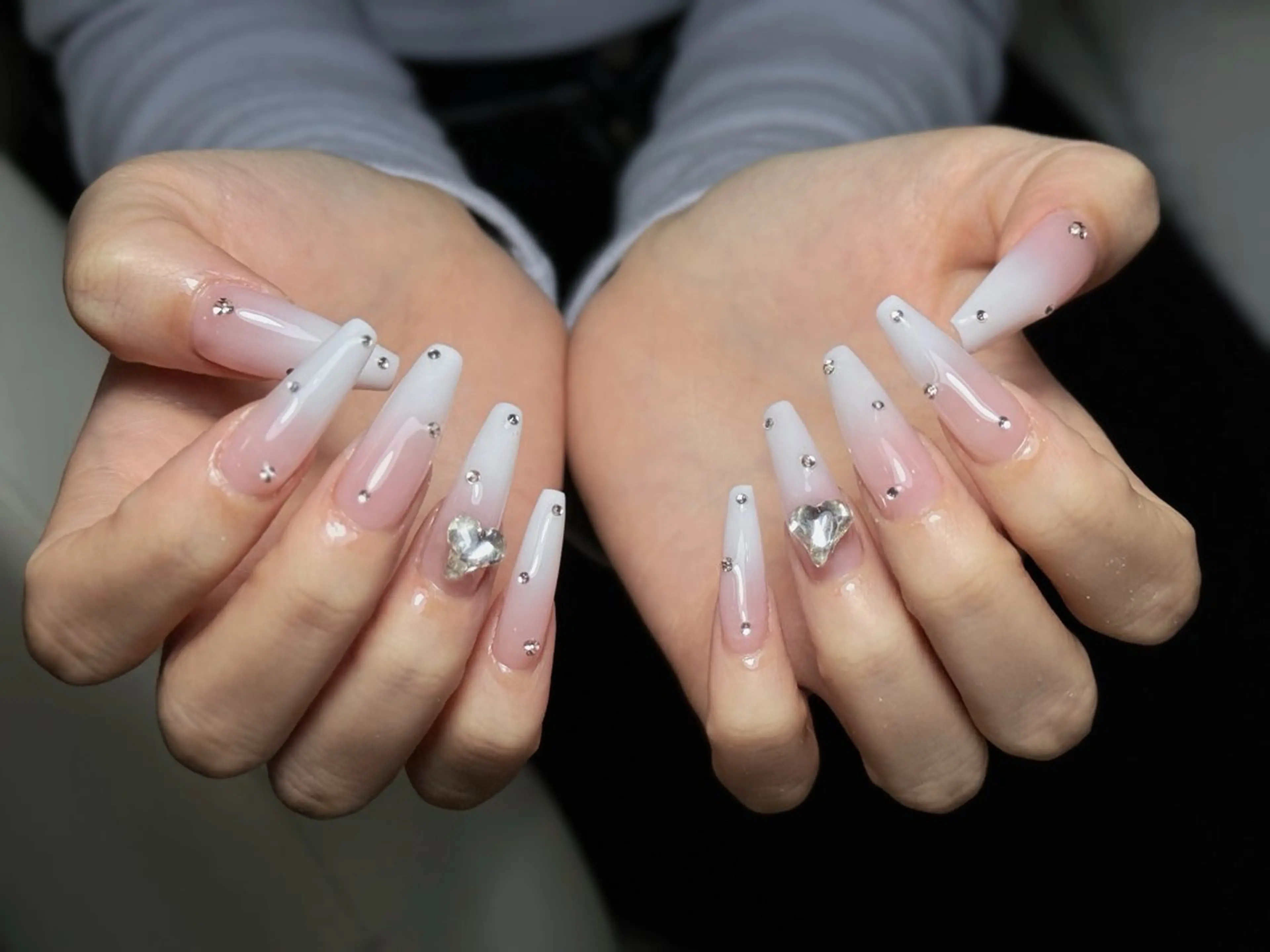ネイル アートネイル オーロラネイル チークネイル フレンチネイル ガラスフレンチ ハンドネイル 🎀YooLi Nail salonのネイルデザイン