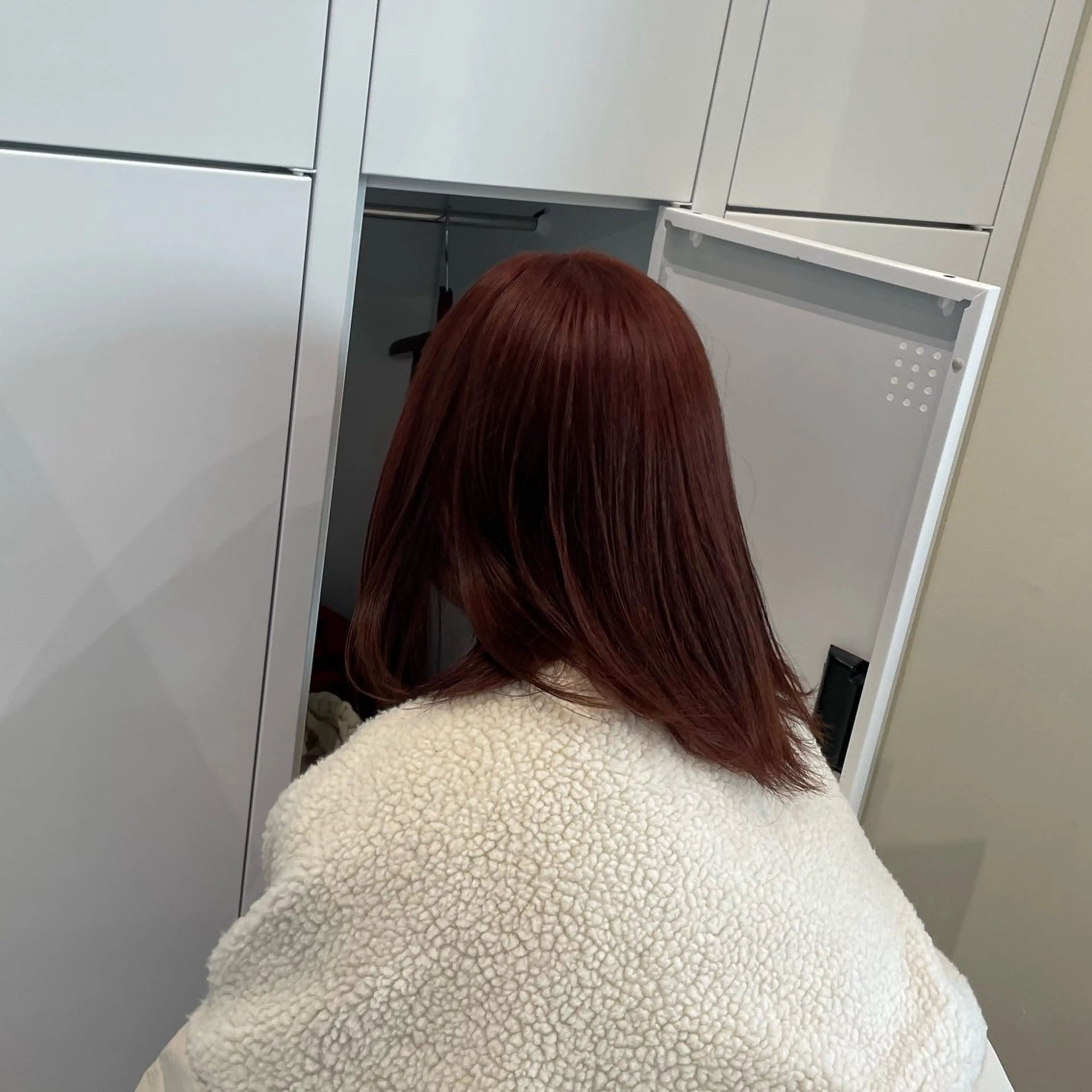 ミディアム カラー 垢抜け小顔レイヤー オリーブ/スミレのヘアスタイル