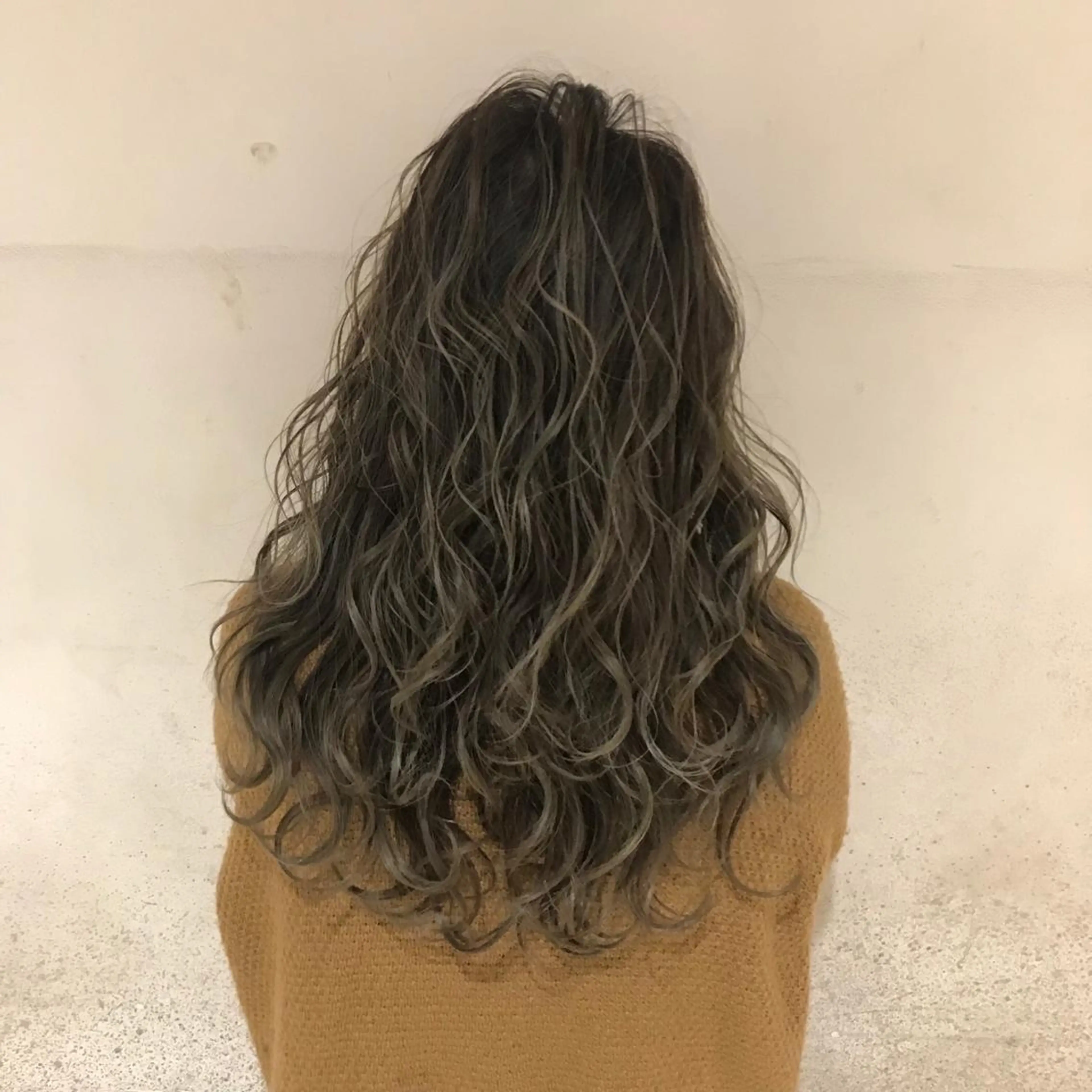 ロング ハイライト カット ヘアカラー 福原 優介のヘアスタイル