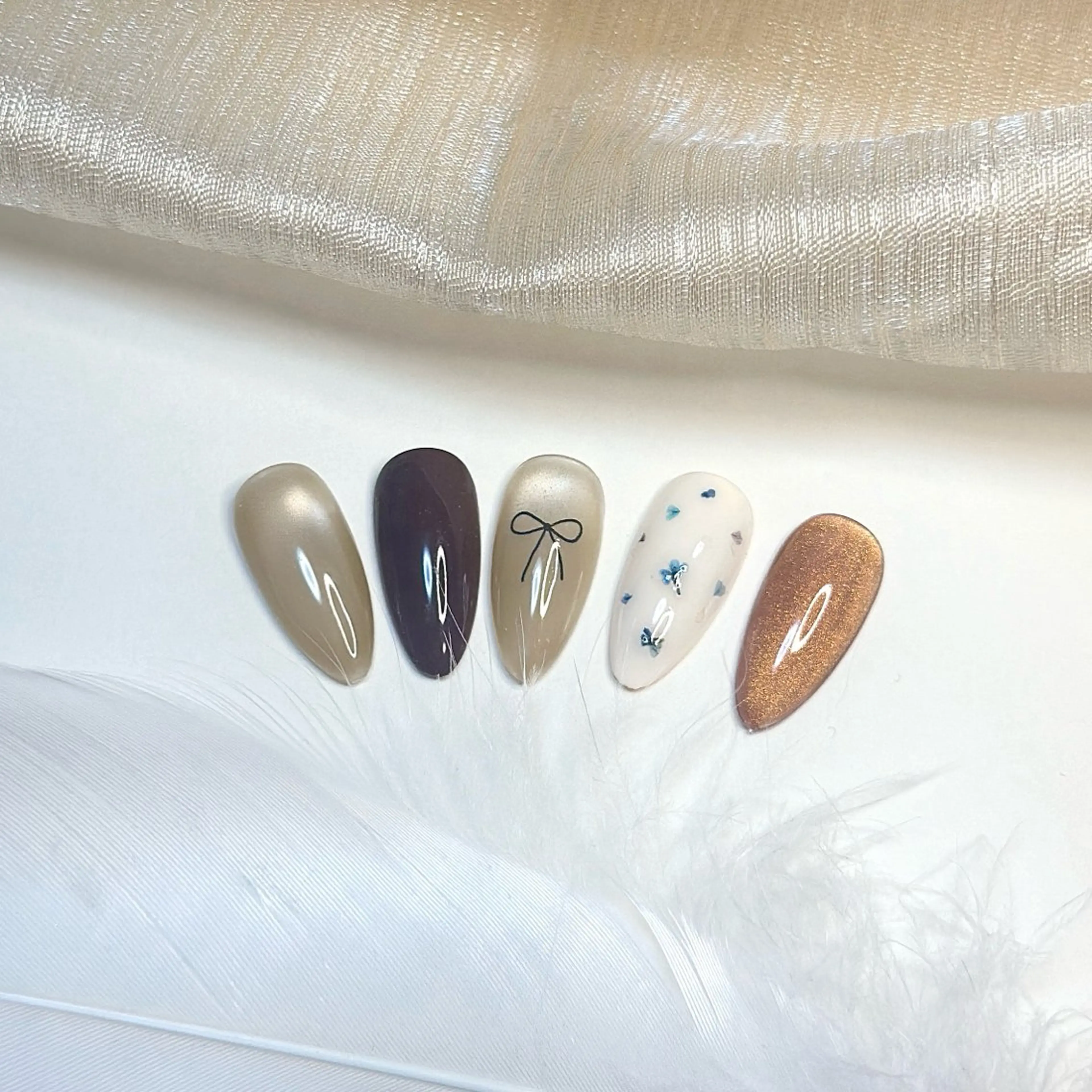 ネイル アートネイル オーロラネイル チークネイル フレンチネイル ガラスフレンチ 🎀YooLi Nail salonのネイルデザイン