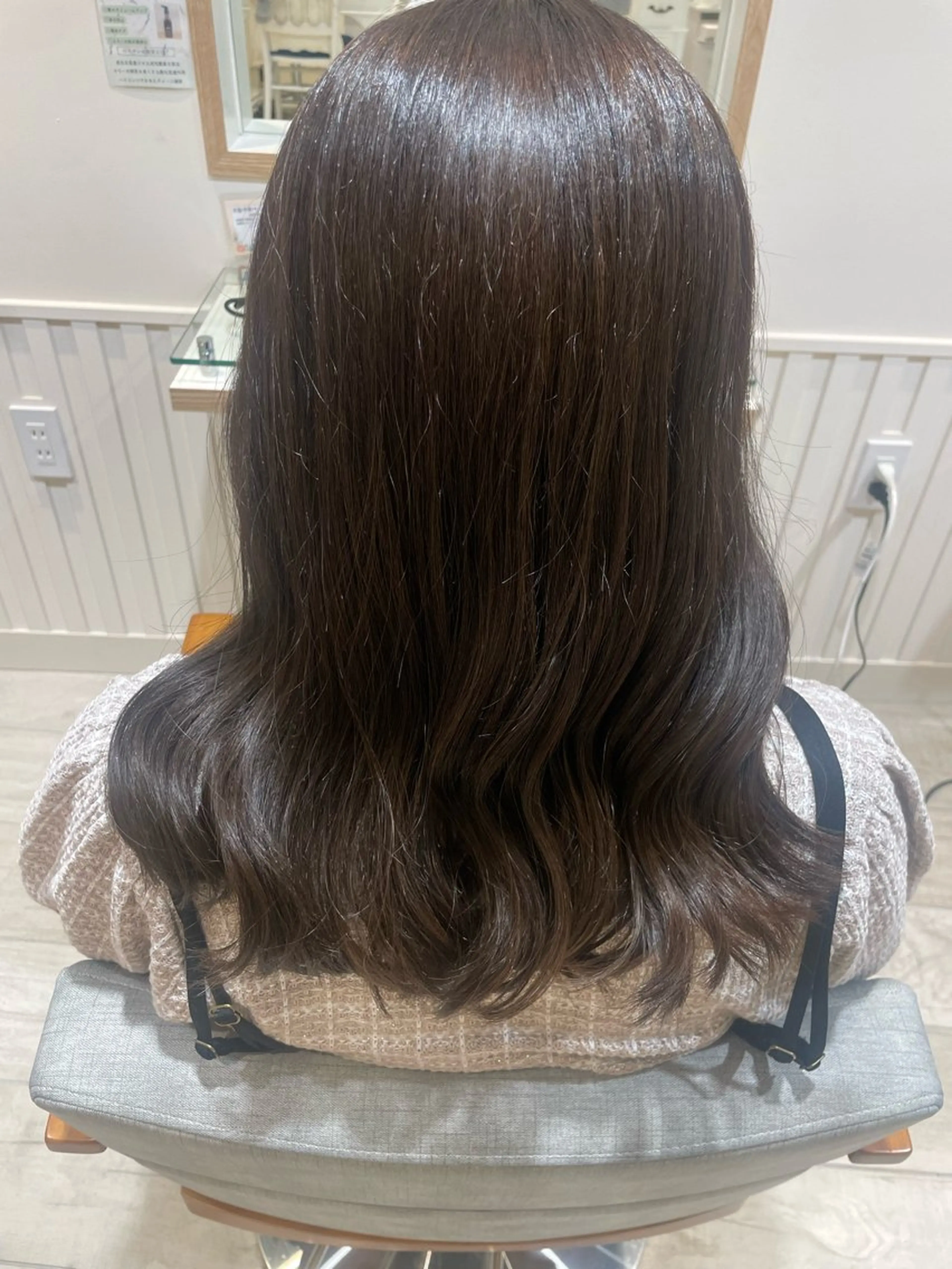 セミロング カラー グレージュ ヘアカラー 大川 夏実のヘアスタイル