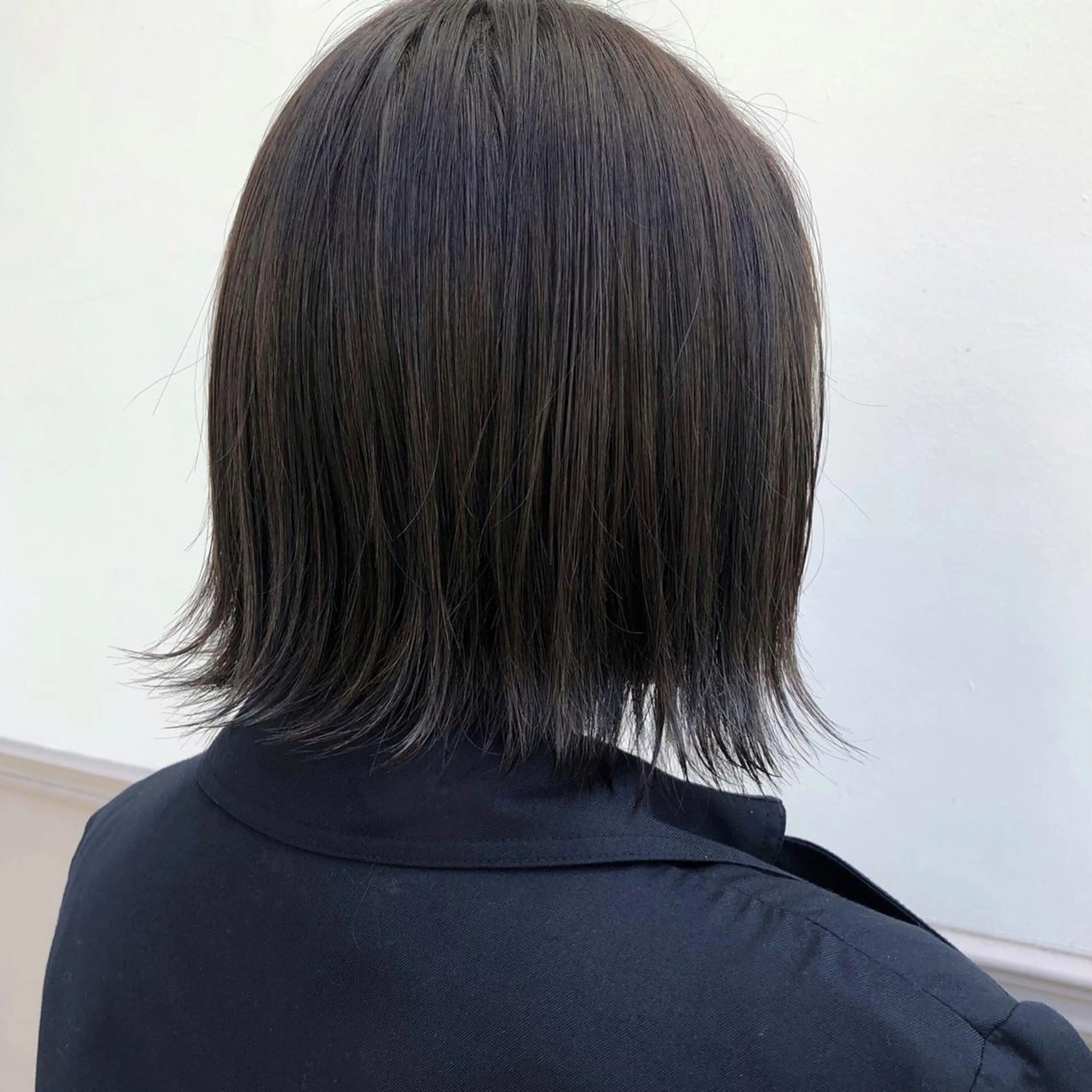 ショート カラー 足立 千咲のヘアスタイル