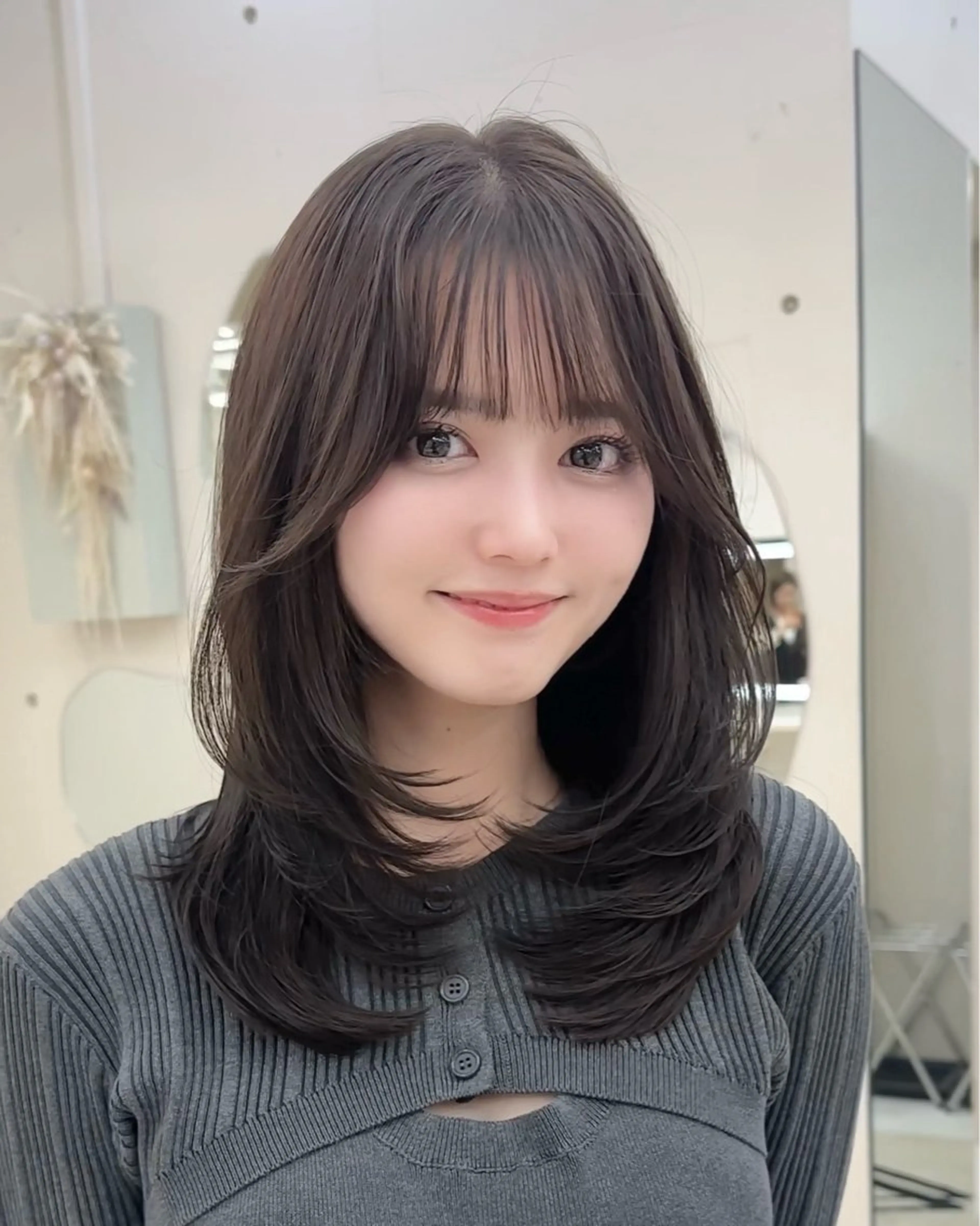 ミディアム カット 韓国レイヤー/天神 ダブルカラー/真白のヘアスタイル