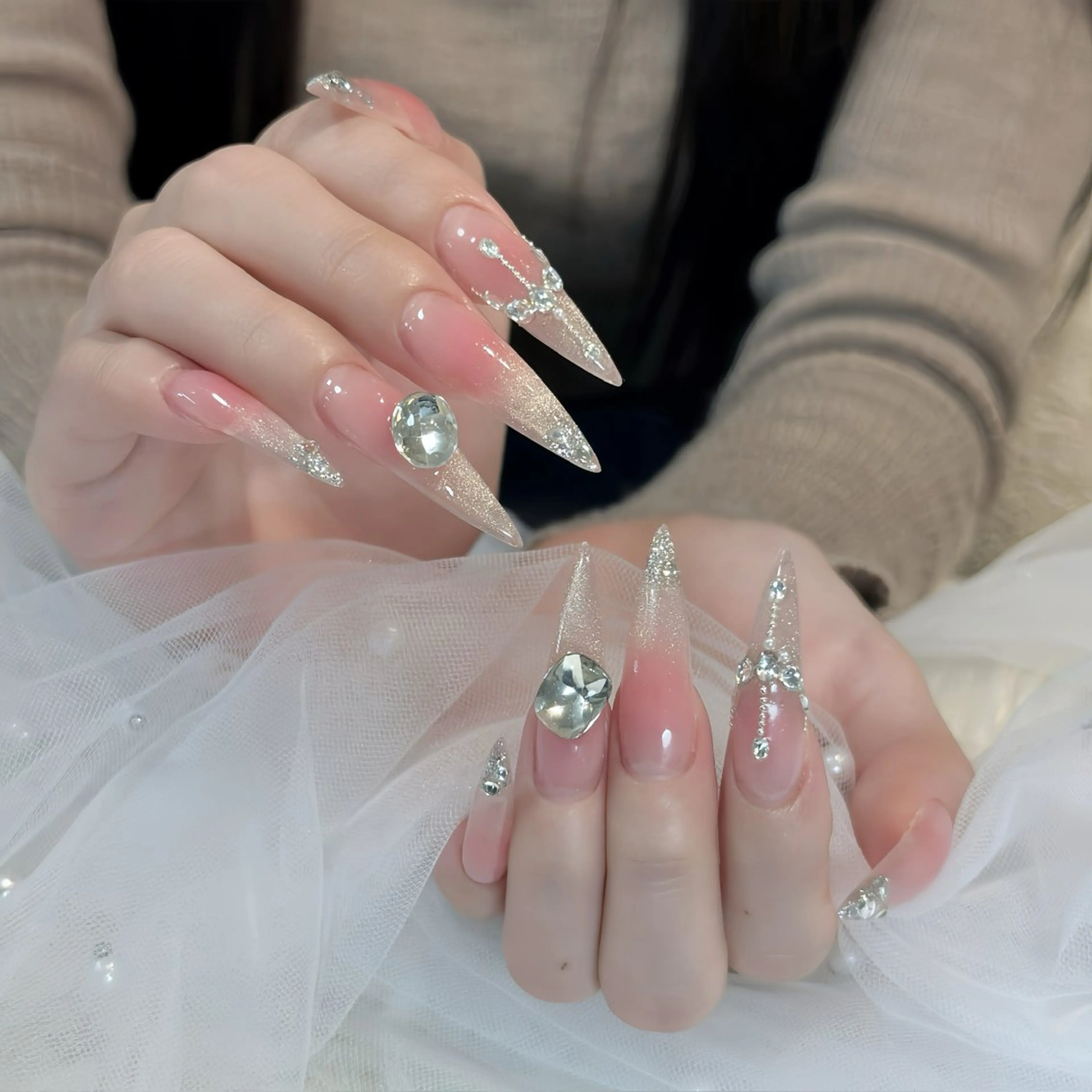 ネイル オーロラネイル ボルドー ブラウン 氷ネイル・うるうるネイル キラキラネイル ハンドネイル Julli ジュリのネイルデザイン