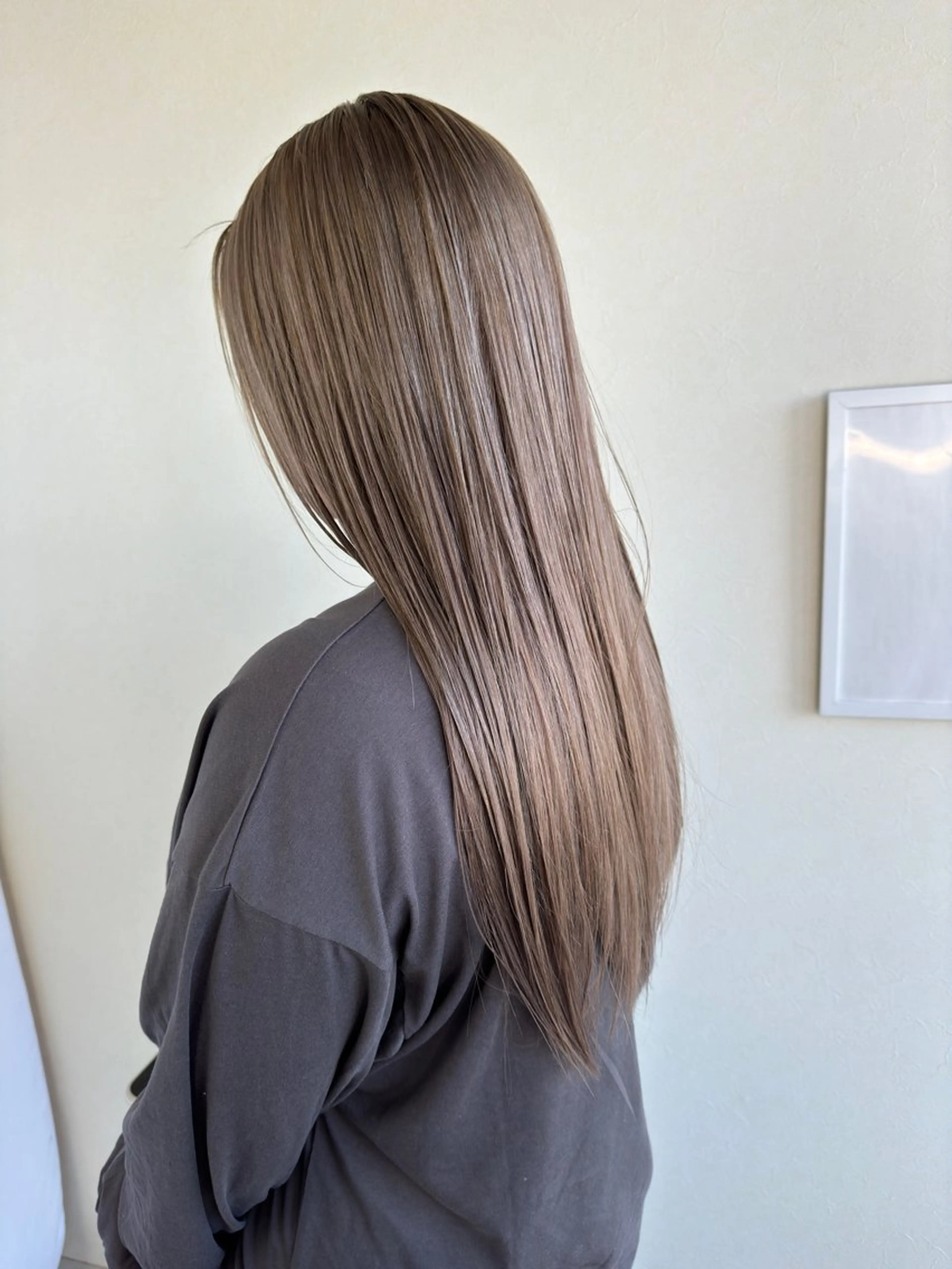 ロング カット ヘアカラー トリートメント ハイライトカラー✨ グレージュ✨鎌倉光洋のヘアスタイル