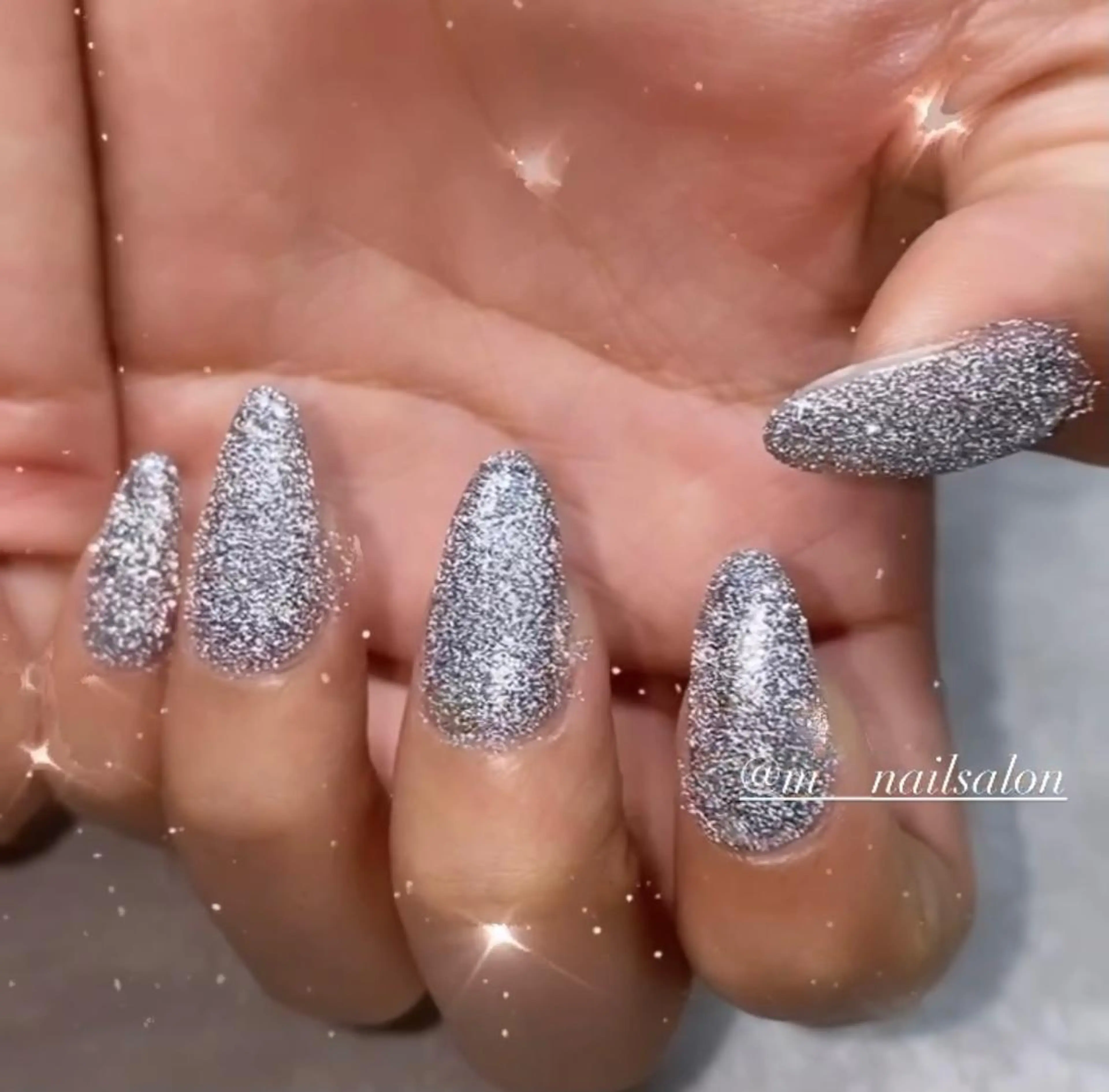 ヘアアレンジ ネイル フラッシュネイル ジェルネイル 韓国ネイル マグネットネイル パラジェル merci nailのネイルデザイン