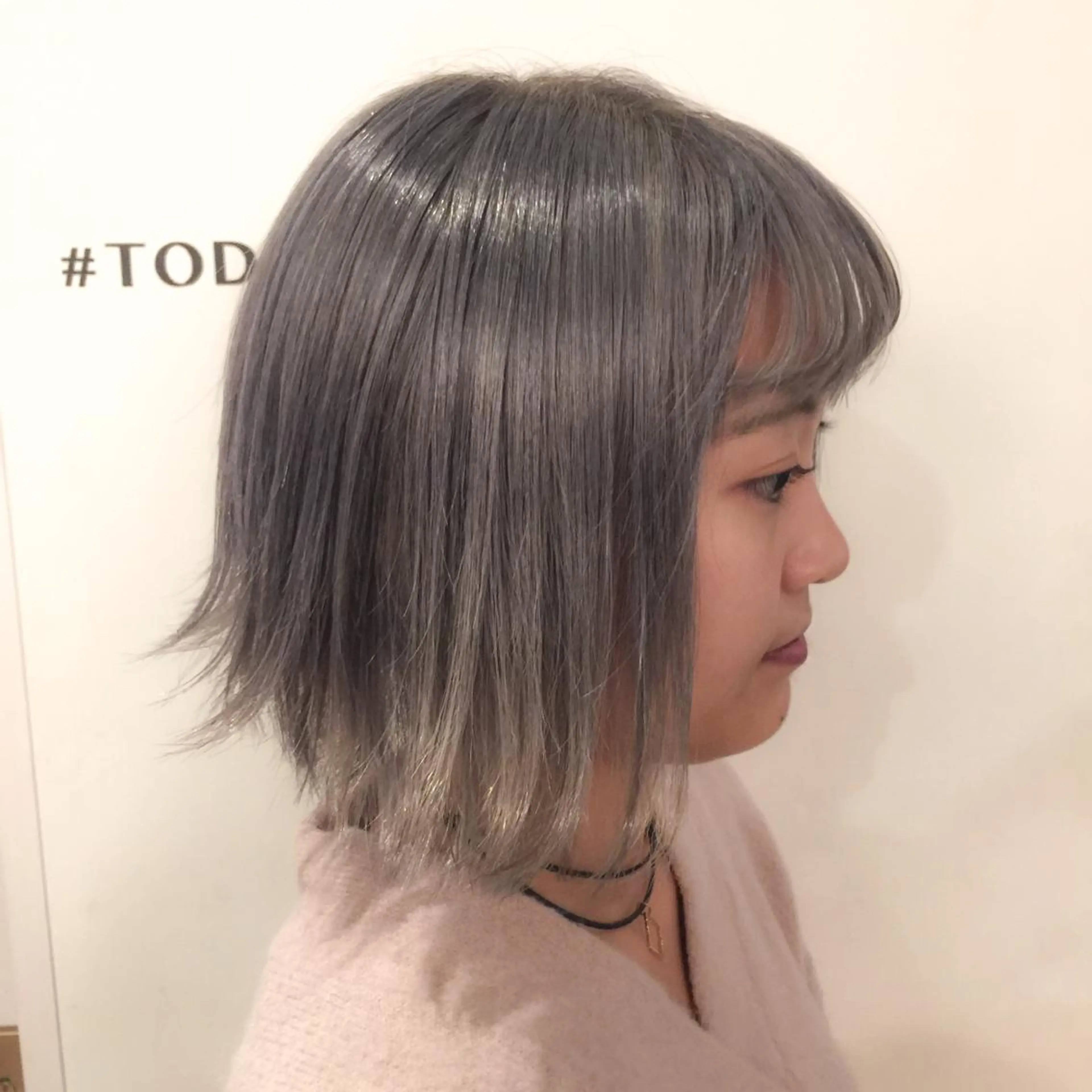 ショート カラー ベージュカラー シルバー シルバーベージュ ホワイト&レイヤーカ ットエクステ長畠俊輔のヘアスタイル