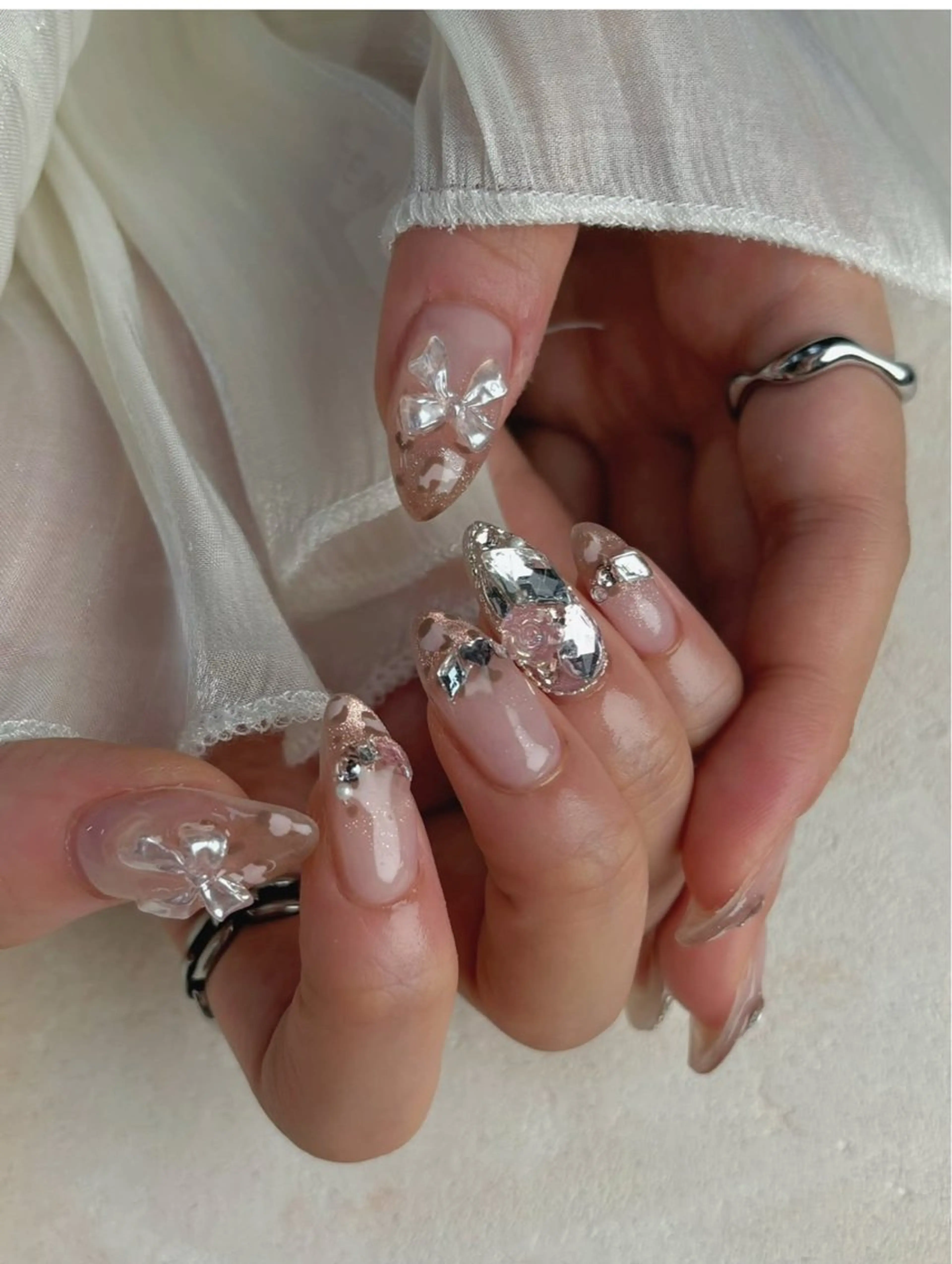 ネイル アニマル柄 オーロラネイル チークネイル フラッシュネイル ジェルネイル ハンドネイル Lyna 池袋のネイルデザイン