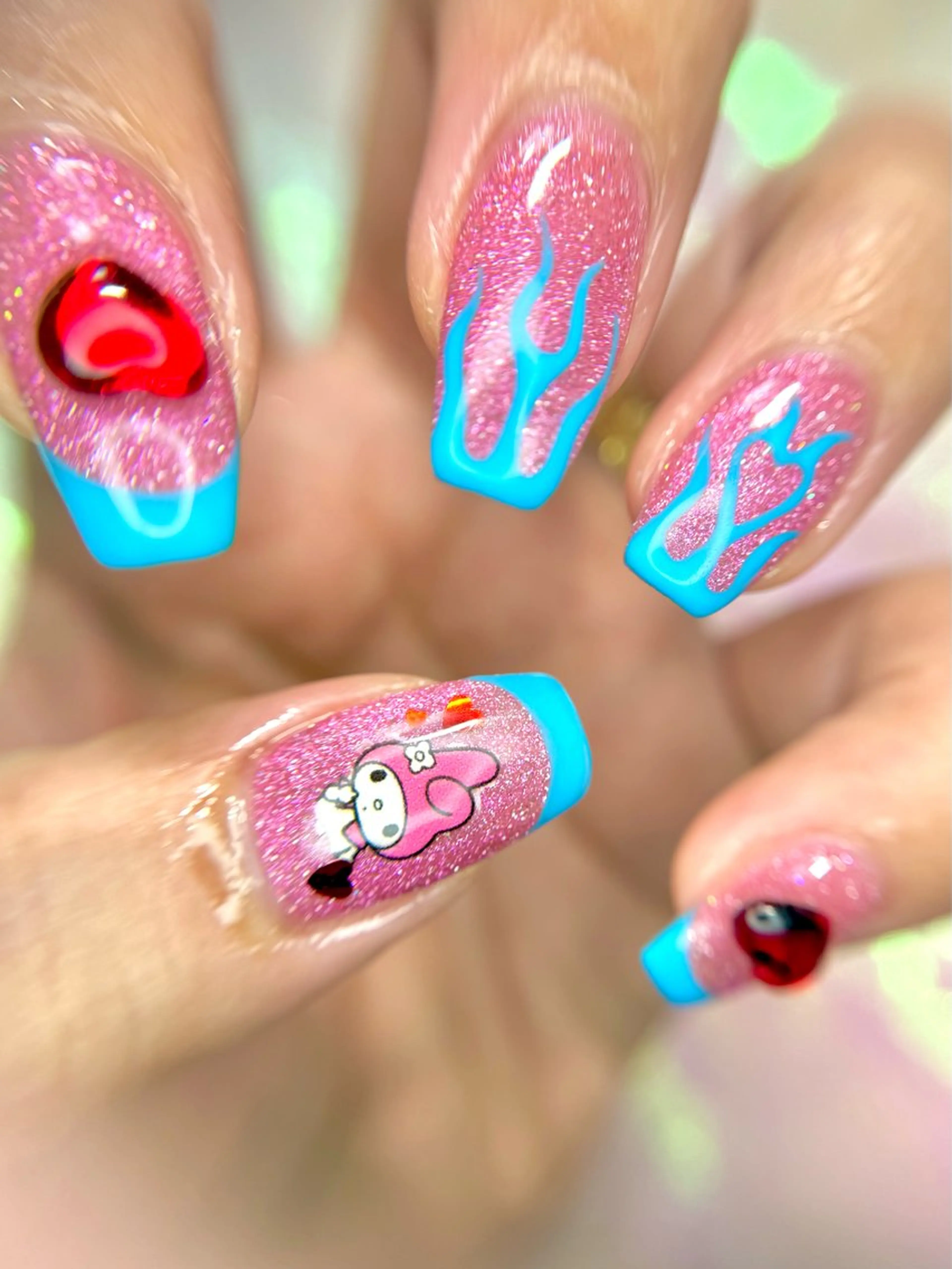 ネイル ハート キラキラネイル マグネットネイル ピンク ハンドネイル 【OKIKA】 らん🦖🌈🧡のマツエク・マツパデザイン