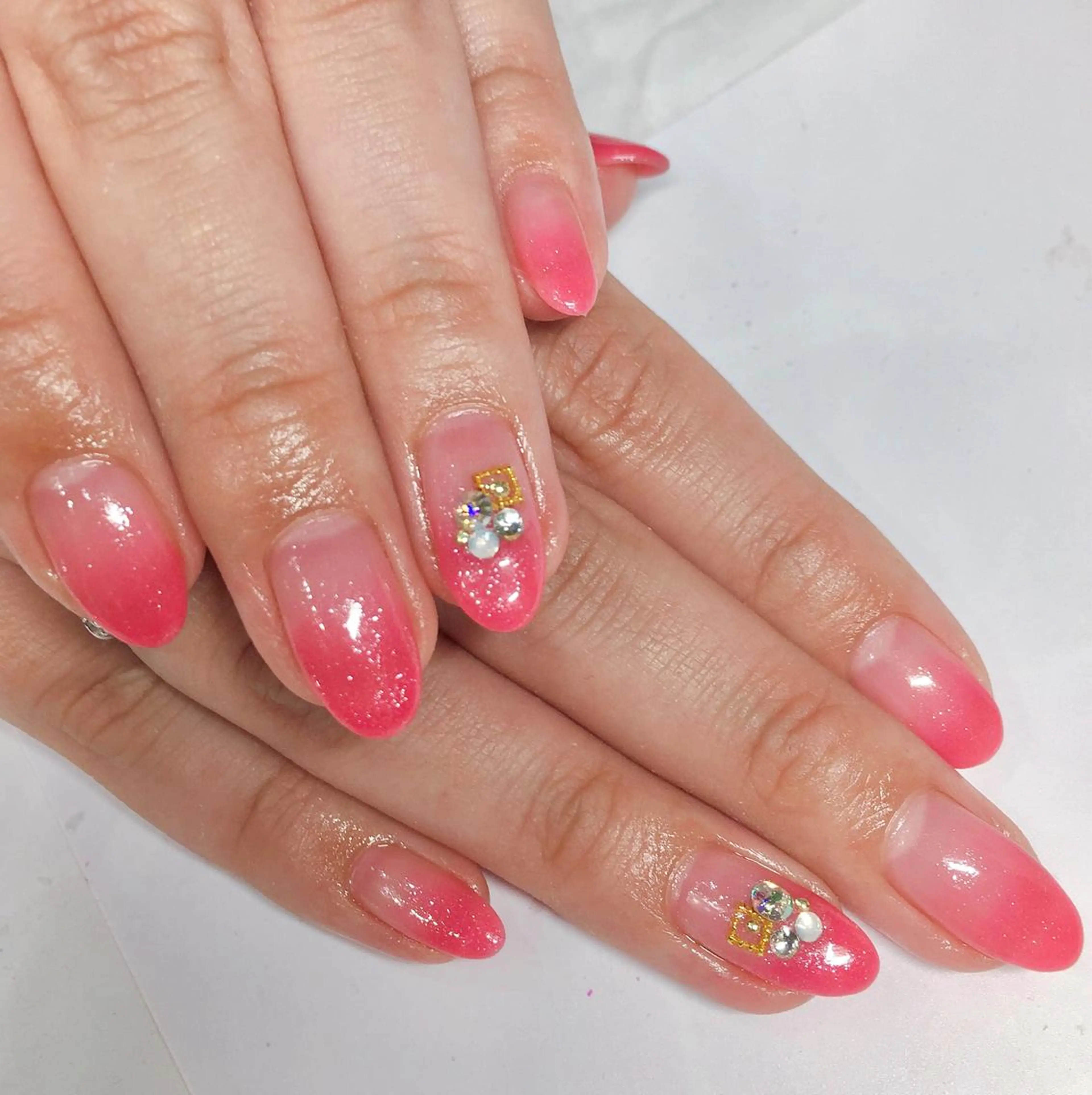 ネイル ストーンネイル ガール ネイルサロンのネイルデザイン