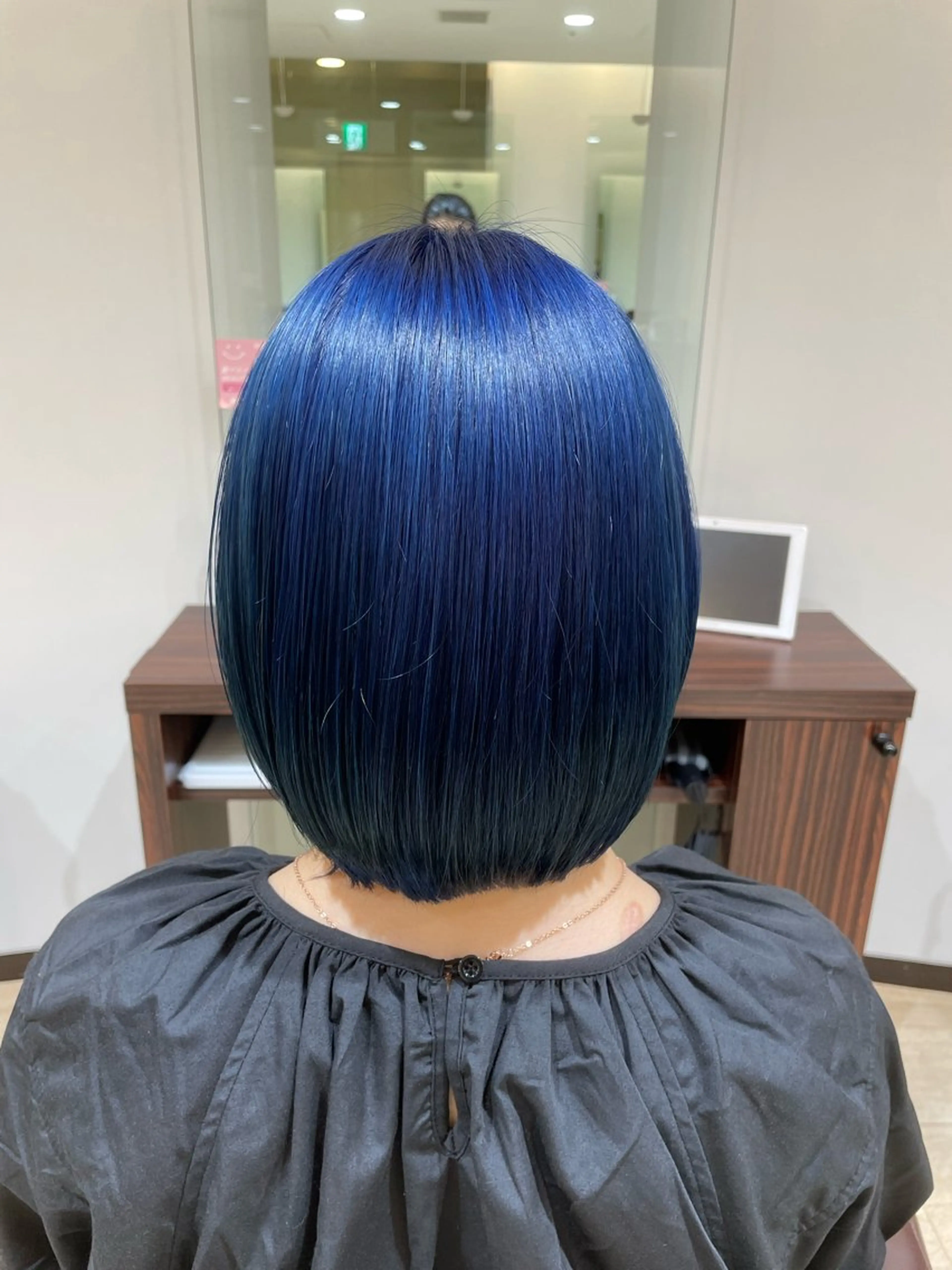 ミディアム カラー ブルーカラー TAYA 玲央のヘアスタイル
