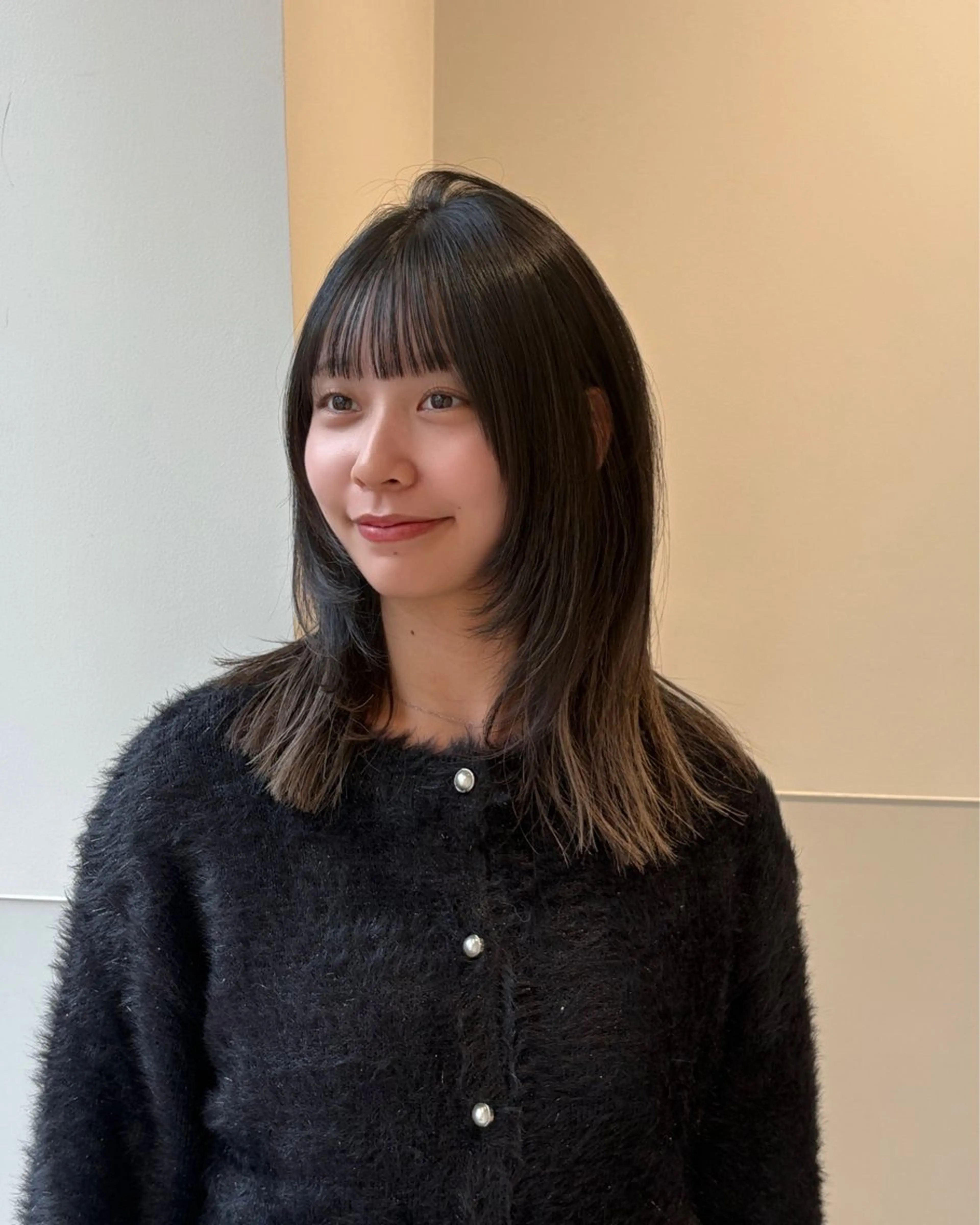 ミディアム カラー パーマ ヘアアレンジ 切りっぱなしボブ ボブレイヤー ボブ くびれヘア くせ毛 カット トリートメント 切りっぱなしヘアボブ ミディアムヘアRYOのヘアスタイル