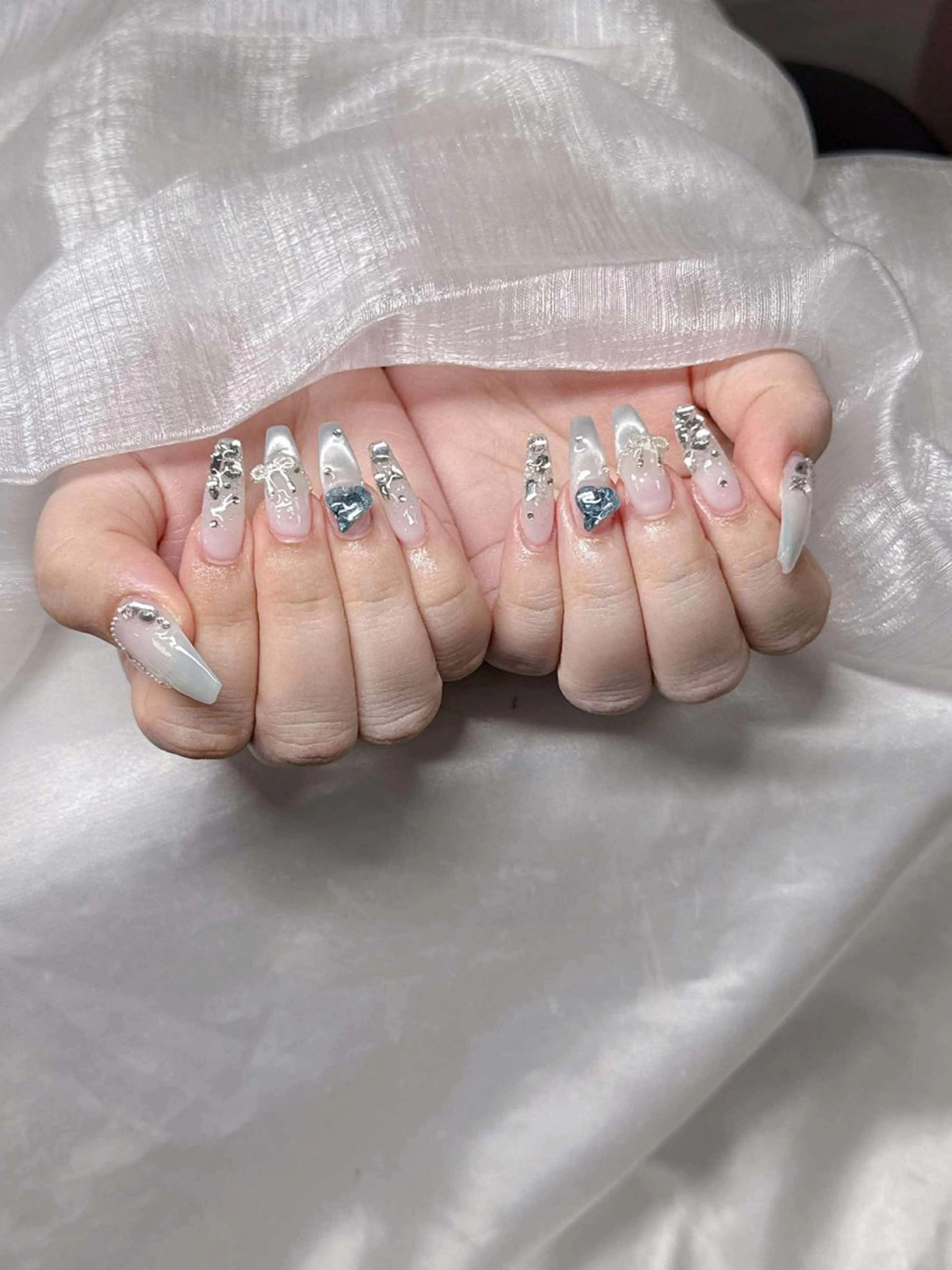 ネイル 長さ出し グラデーション 卒業式 キラキラネイル マグネットネイル ハンドネイル Lee Nailsのネイルデザイン