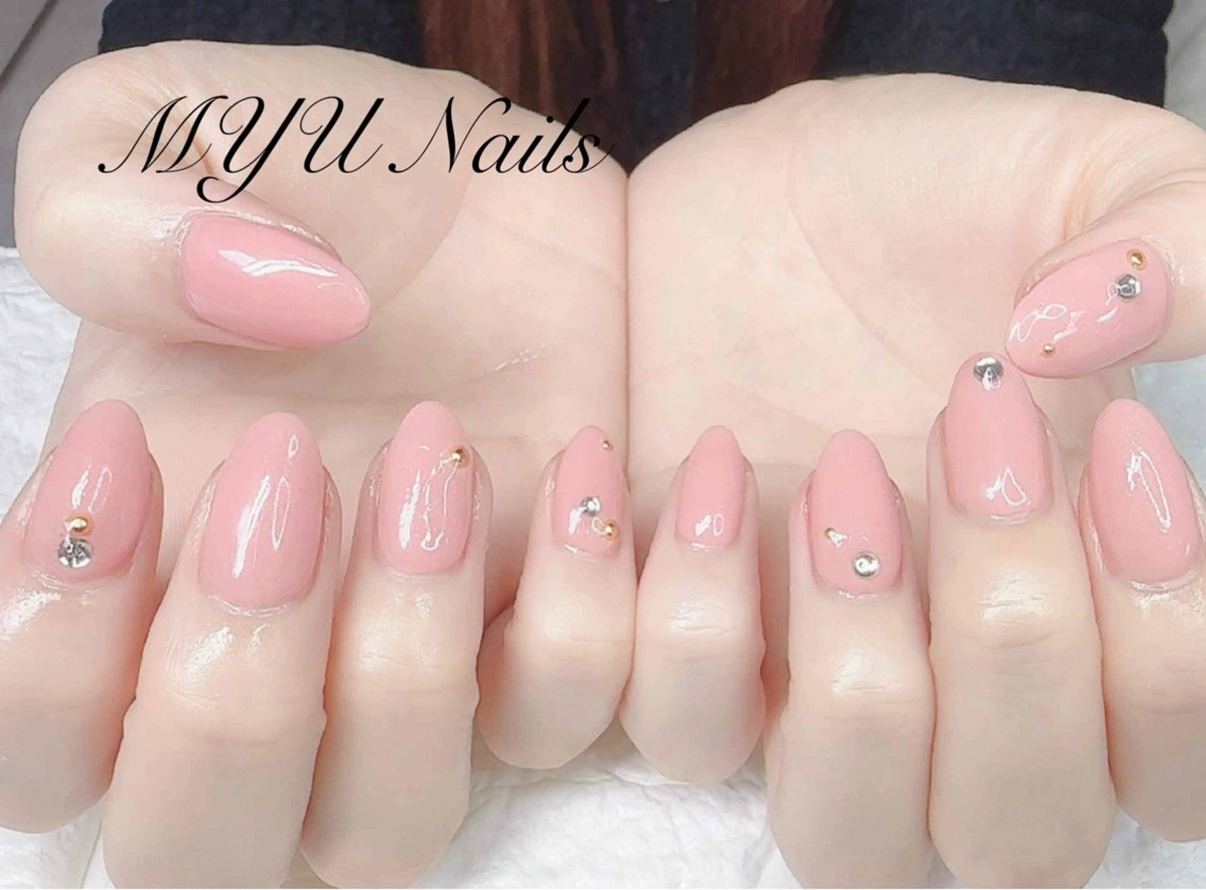 ネイル ジェルネイル 持ち込み パラジェル ストーンネイル ハンドネイル ニュアンスネイル🌈 MYU Nailsのネイルデザイン