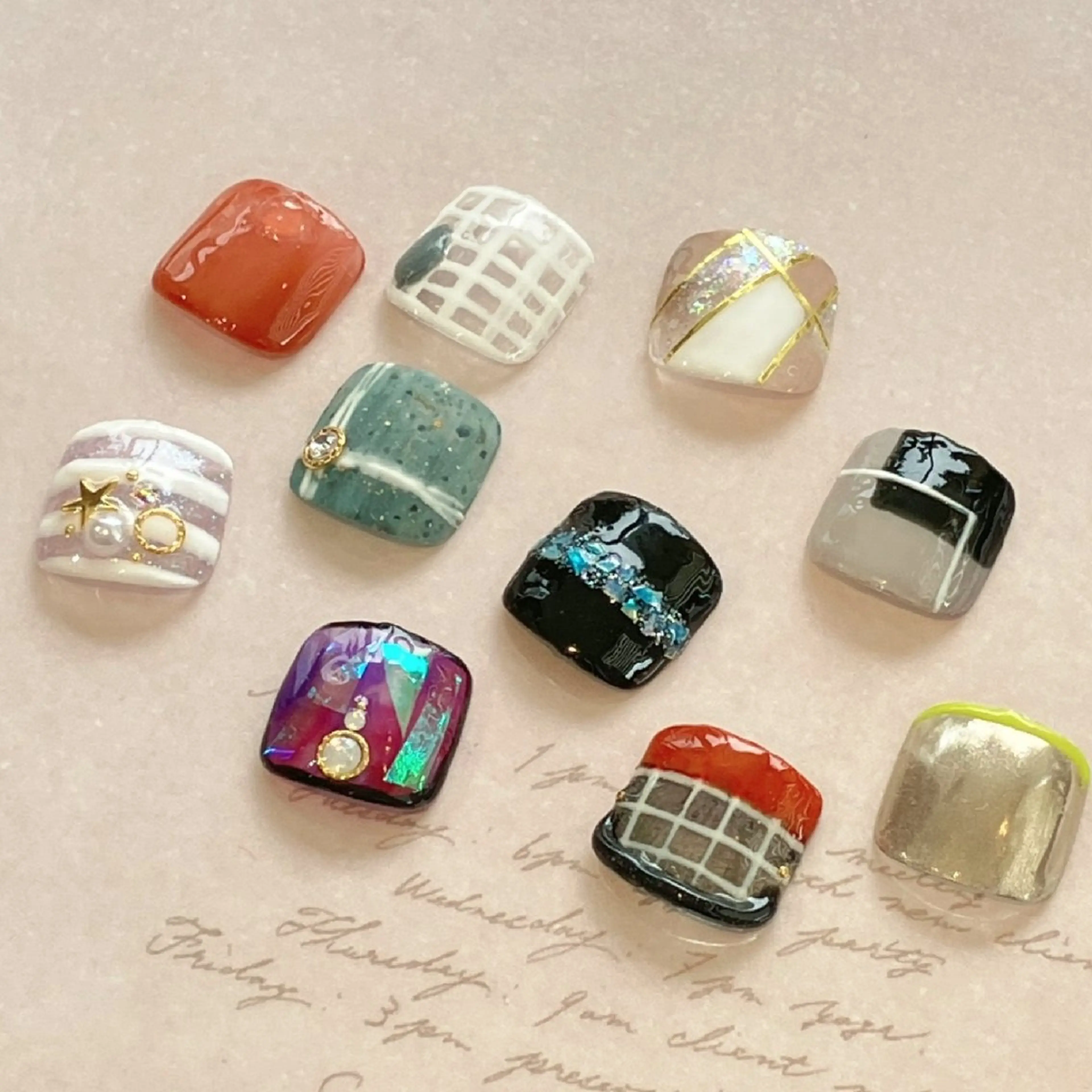 ネイル オーロラネイル フットネイル フレンチネイル マットネイル ミラーネイル フットネイル felicita fumi🩷のネイルデザイン