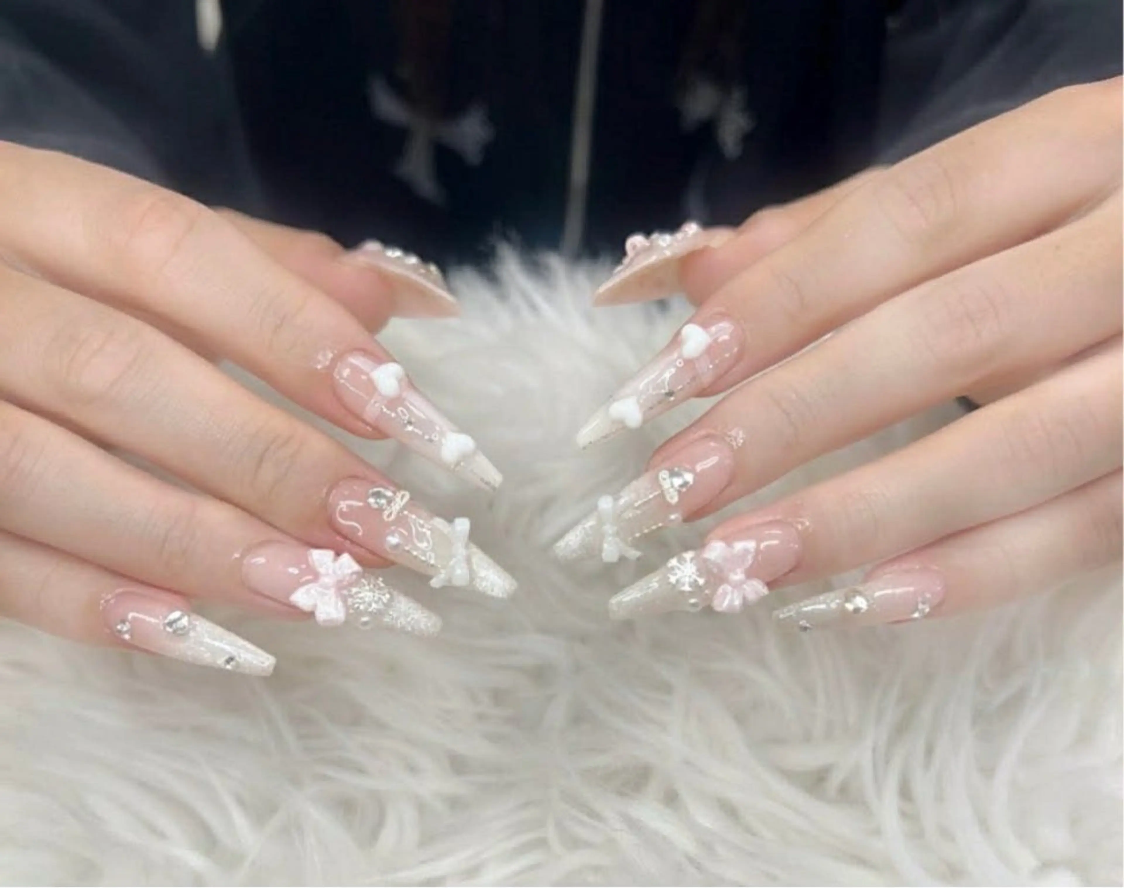 ネイル アートネイル オーロラネイル チークネイル 長さ出し フットネイル ハンドネイル ハンドケア Mio_ Noiranailのネイルデザイン