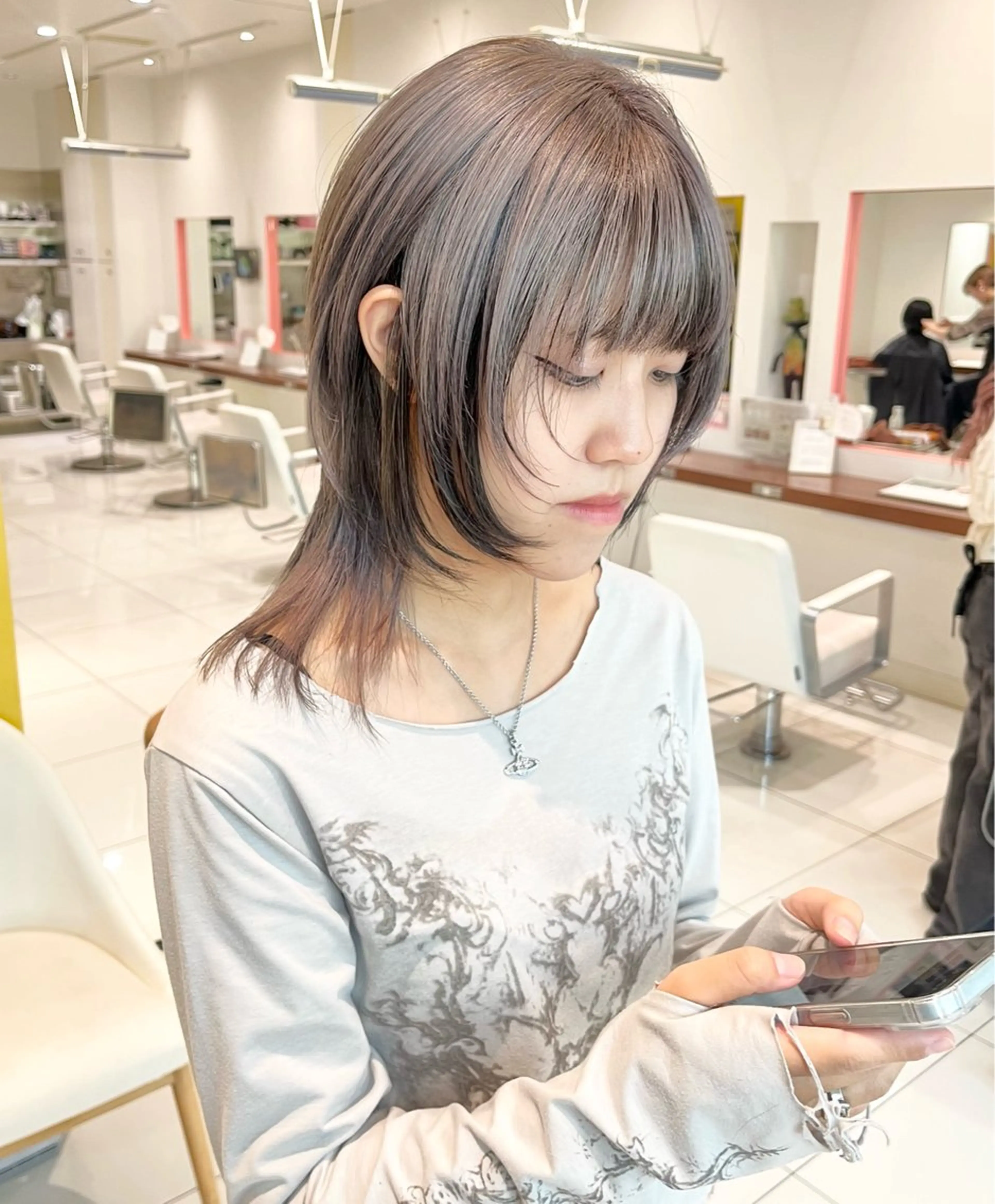 カラー HOLON池袋所属・ウルフカット ハッシュカット/七海のヘアスタイル