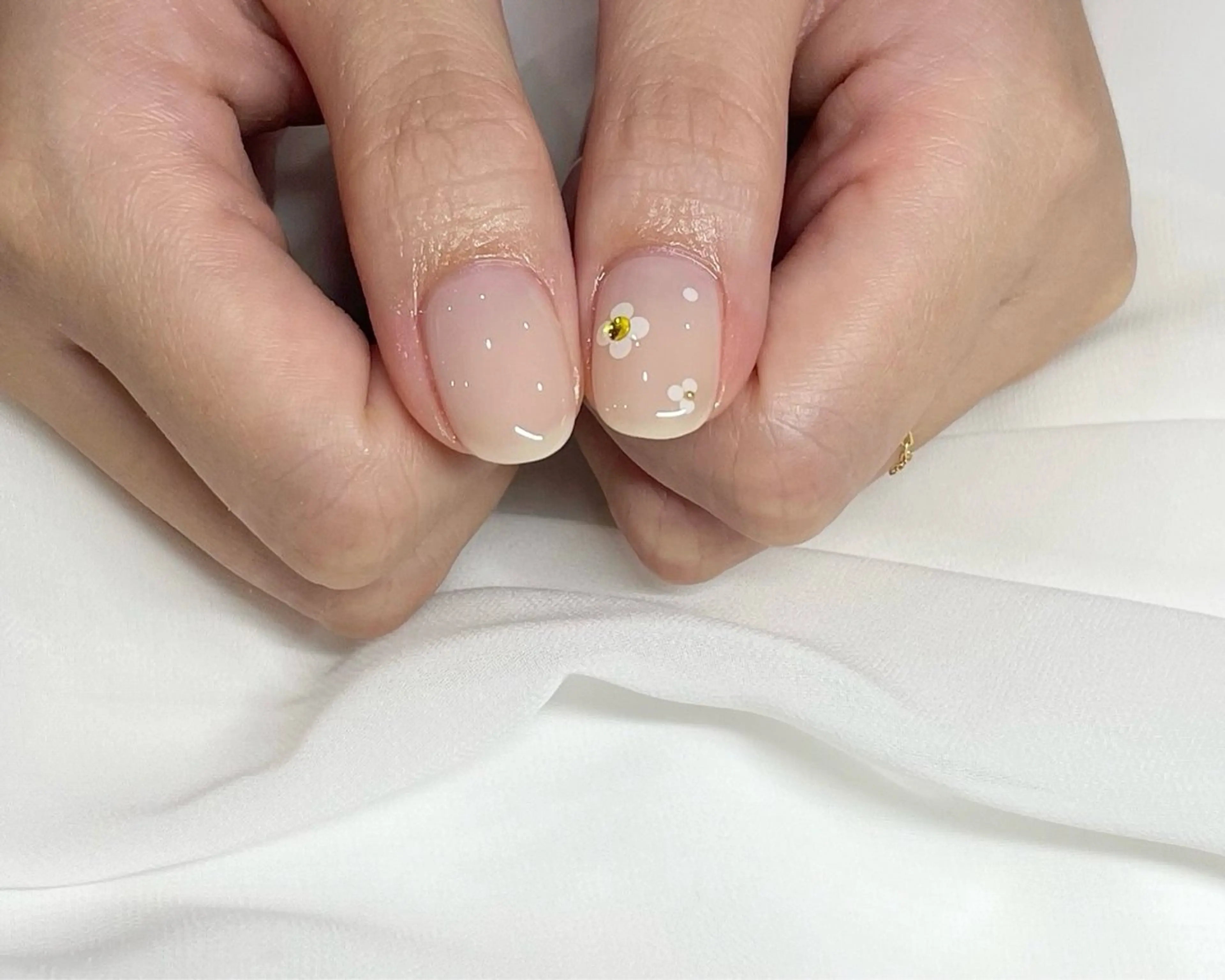 ネイル ホログラムネイル パラジェルサロン 大人女性が通うサロンのネイルデザイン