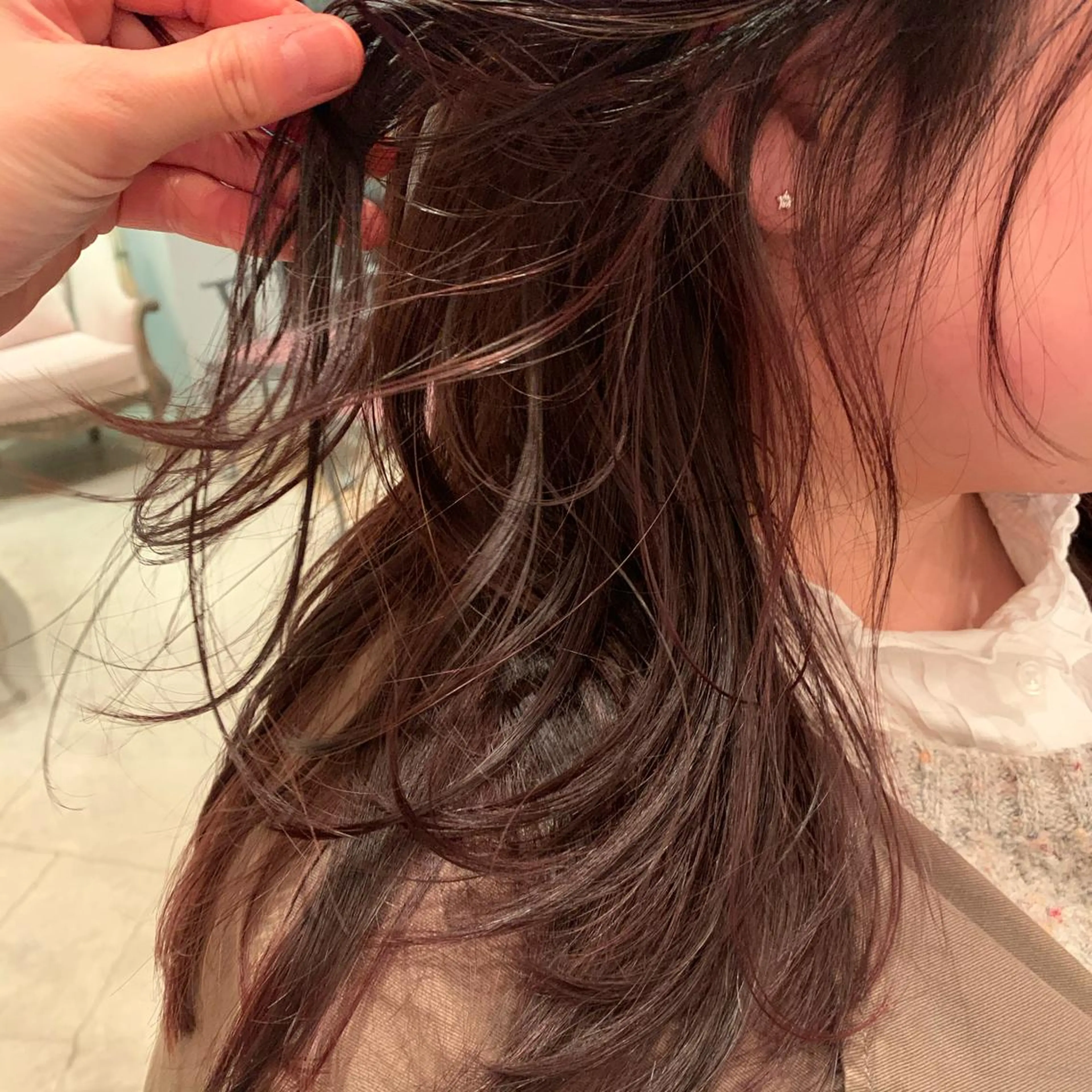 ロング カラー SAKINO． ベージュカラーのヘアスタイル