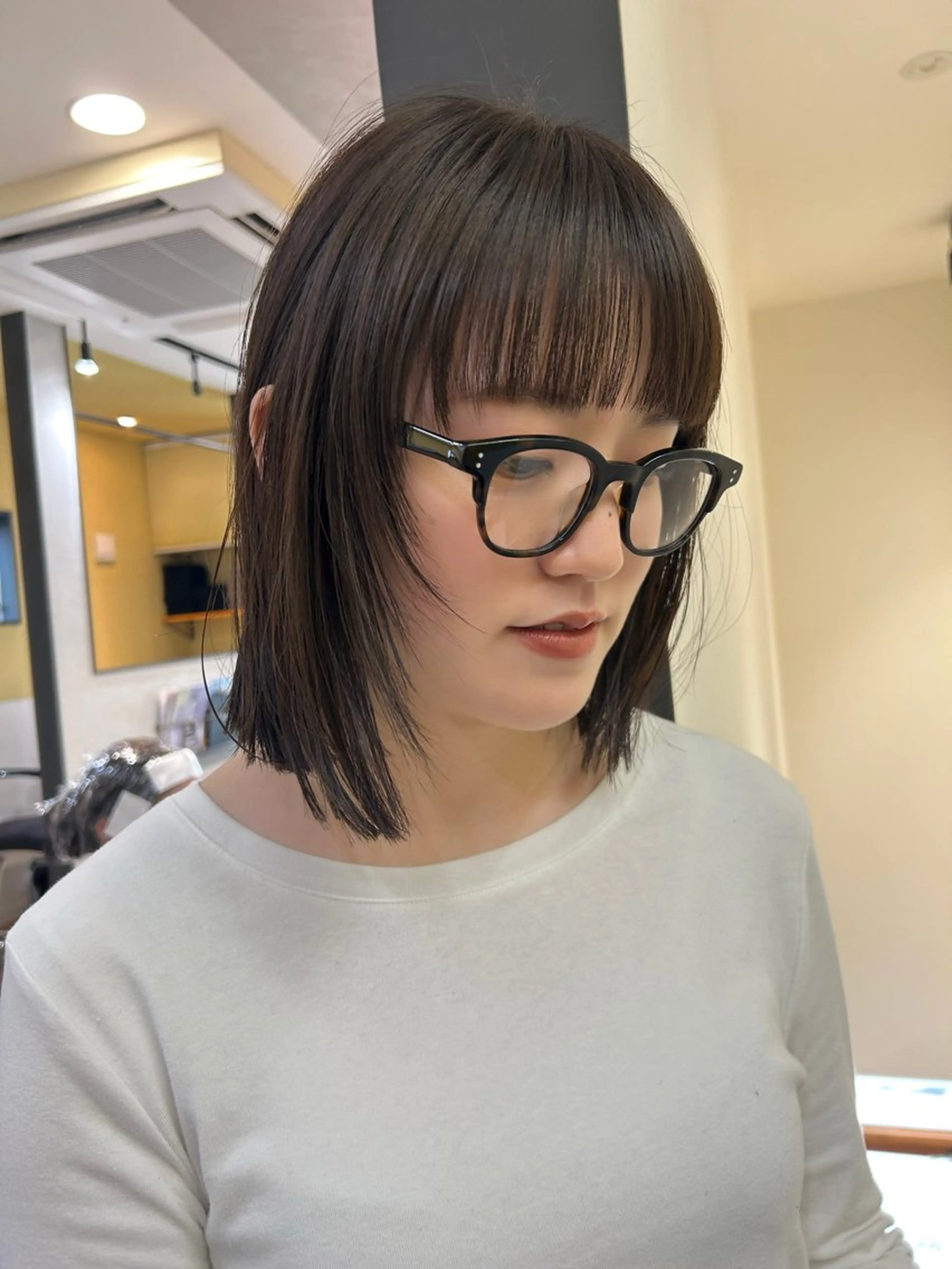 ミディアム カラー ベージュカラー オリーブベージュ ボブ 顔まわりレイヤー レイヤーカット hub hair レイヤー/透明感のヘアスタイル