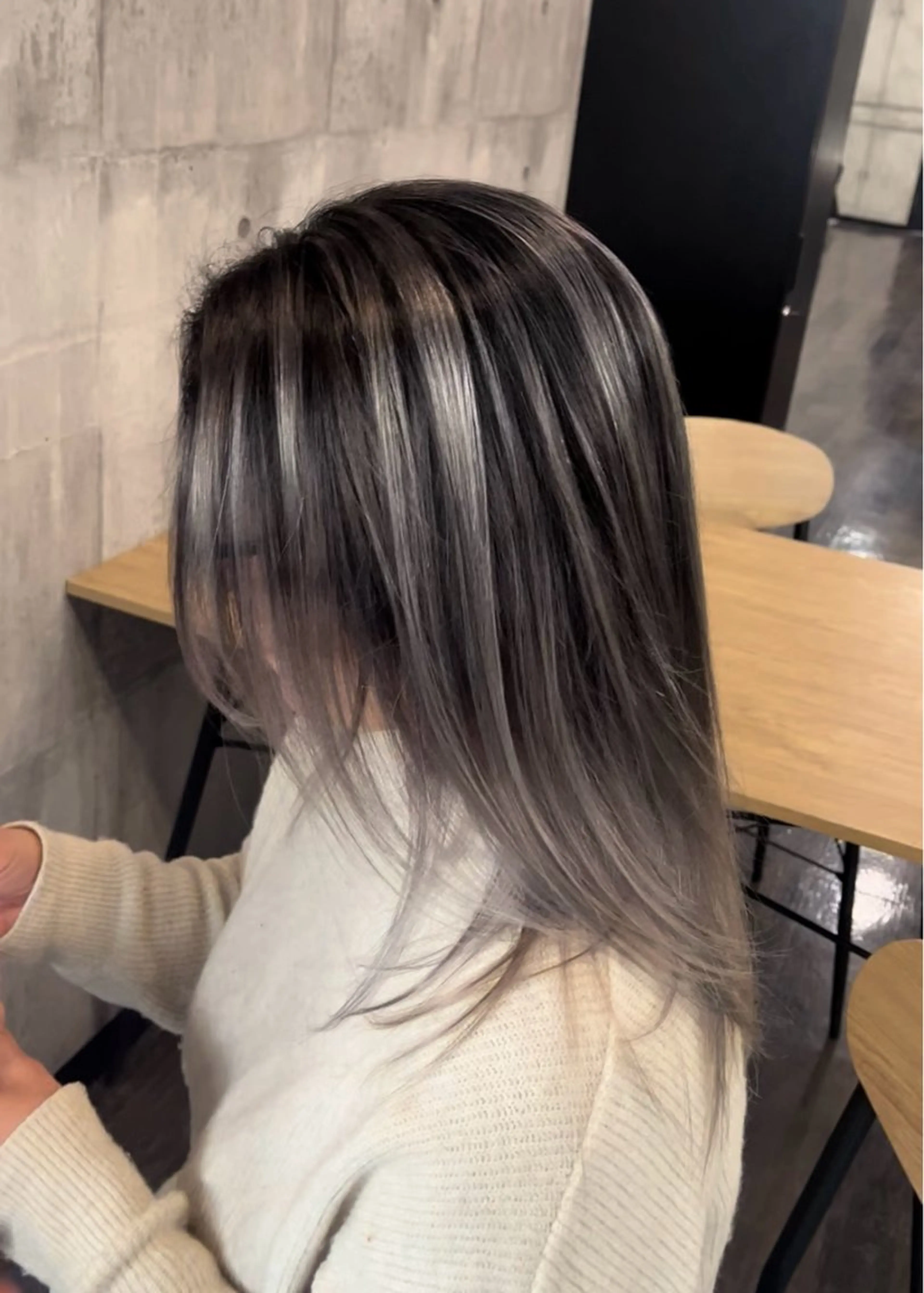 セミロング ヘアカラー XELVE所属・レイヤーカット特化 💜SARIのヘアスタイル