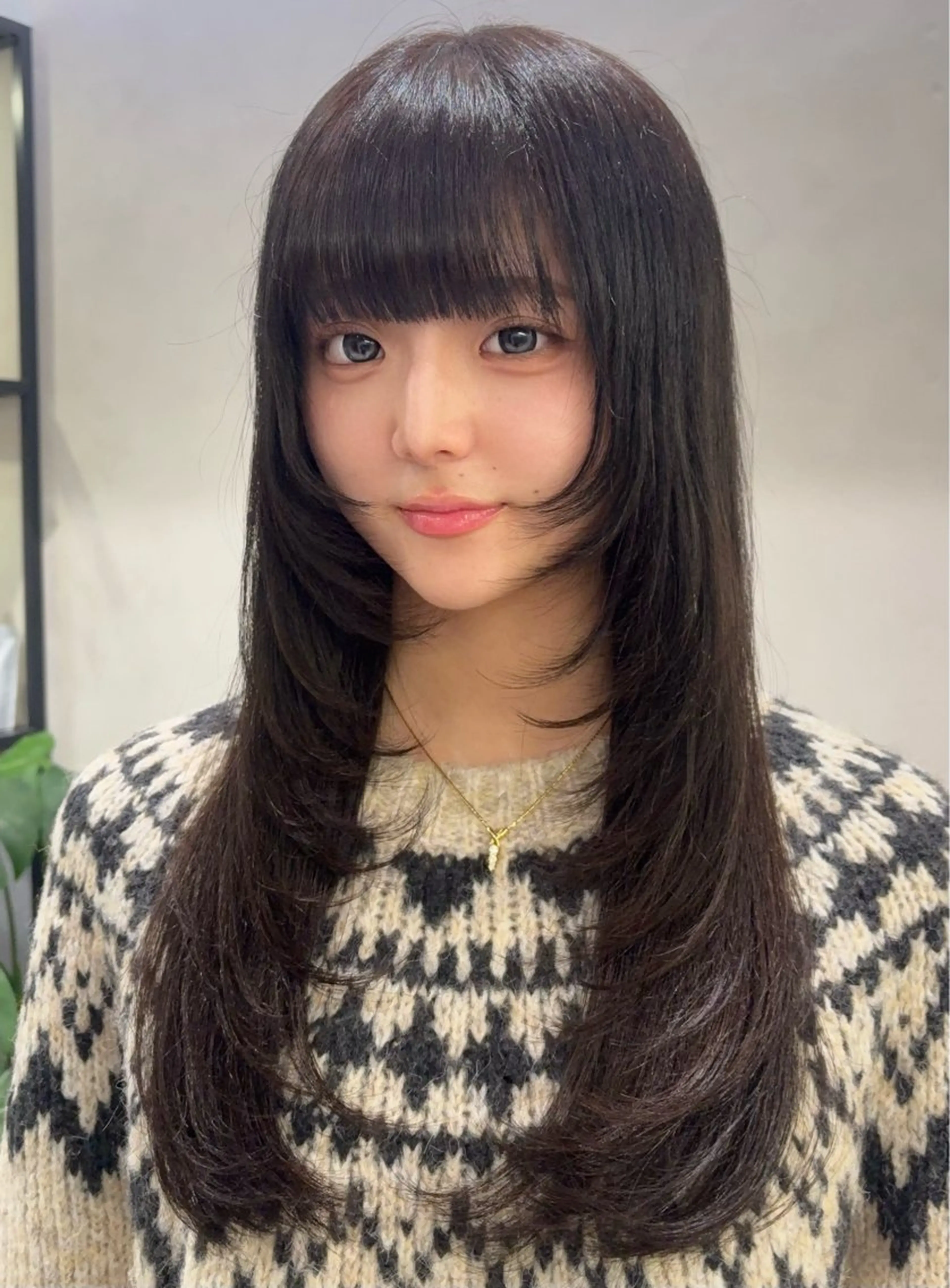 ロング カラー 顔周りカット レイヤーカット シャギー カット ヘアカラー COCO .のヘアスタイル