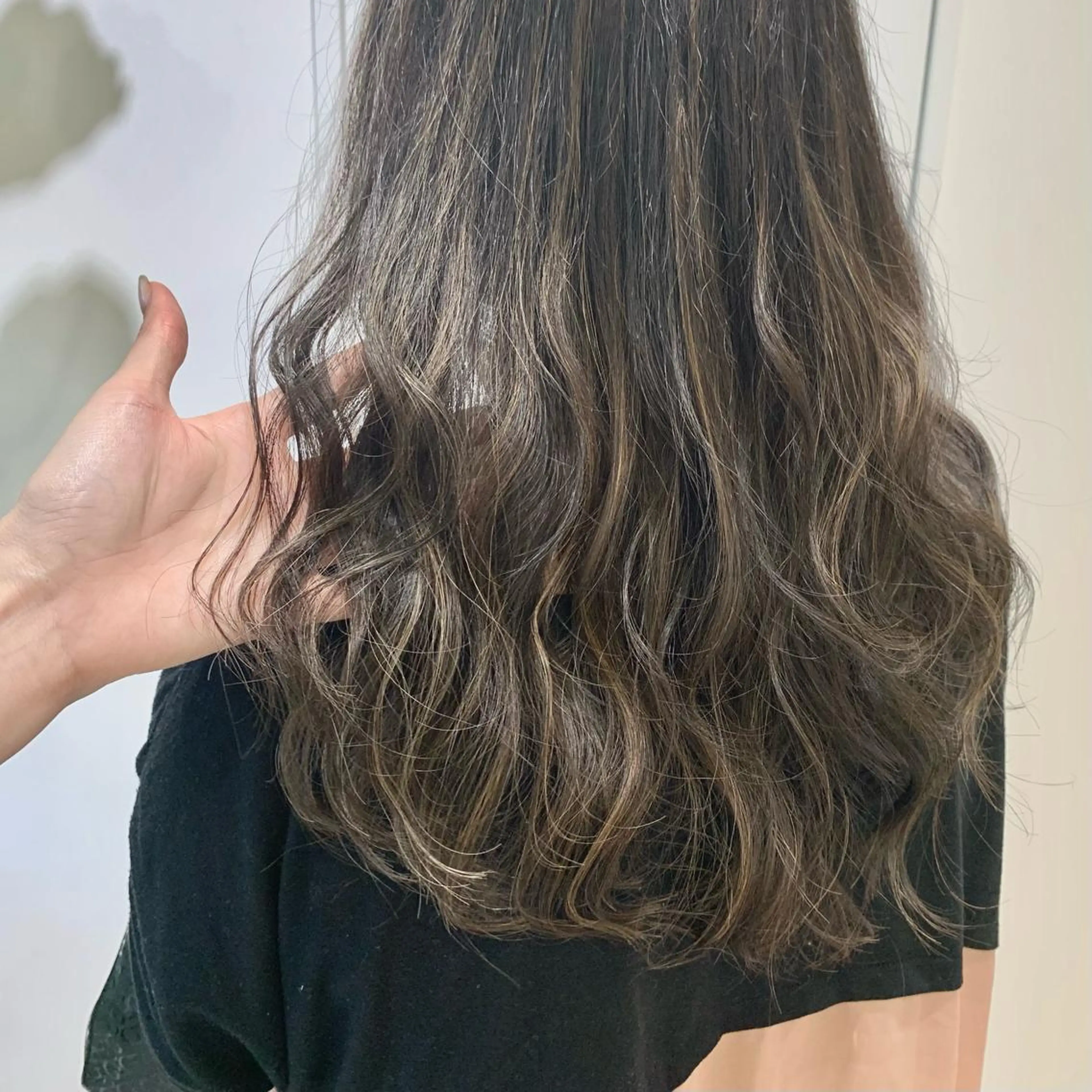 ロング カラー グレージュ ハイライトカラー ハイライト ヘアカラー 農添 杏のヘアスタイル