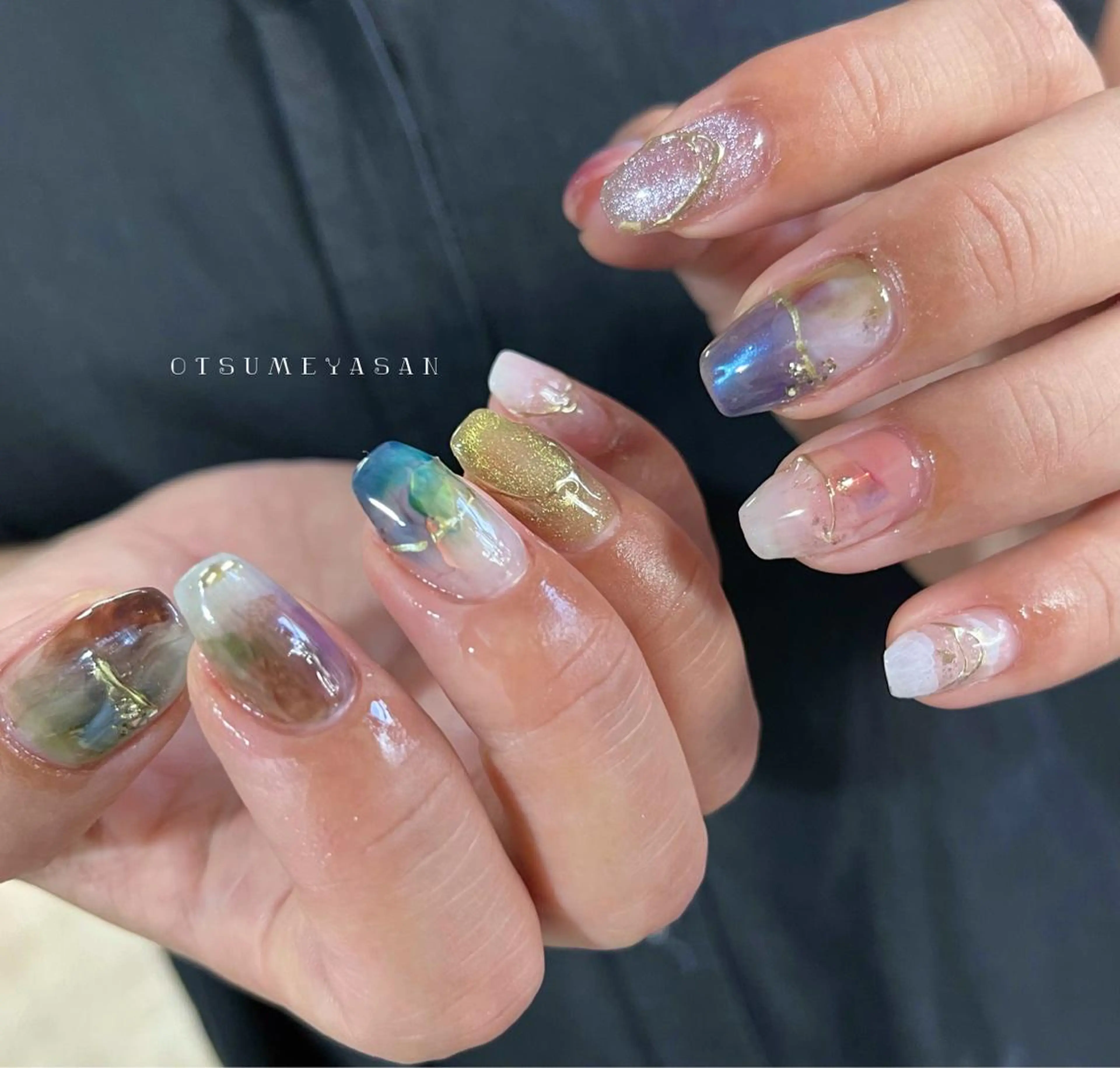 ネイル オーロラネイル ゴールド 韓国ネイル ラメ(グリッター) ネイビー わたなべ ちかのネイルデザイン