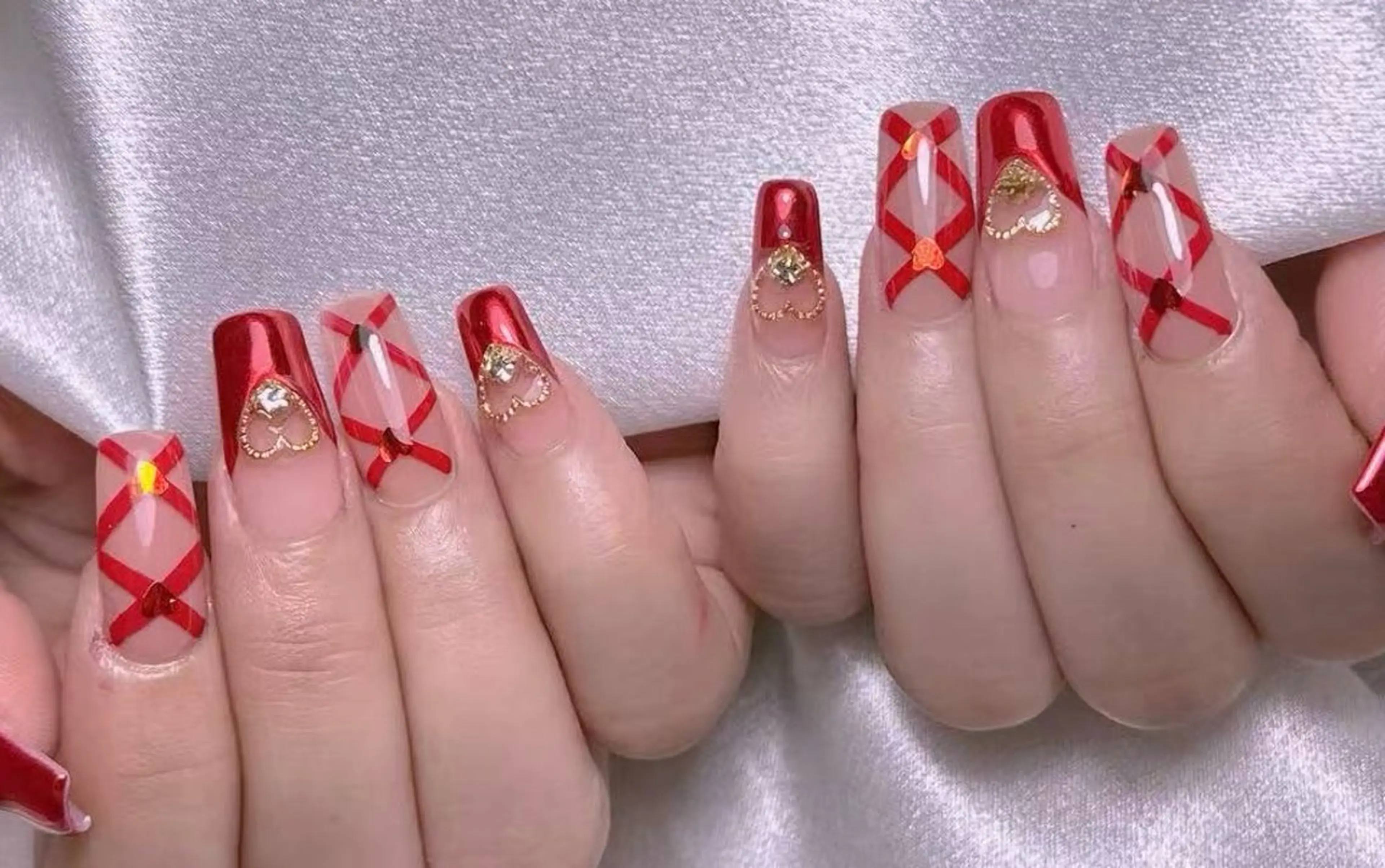 ネイル ブルー チークネイル フレンチネイル ハート ホログラムネイル 美爪パラジェル導入店 Sunnilyのネイルデザイン