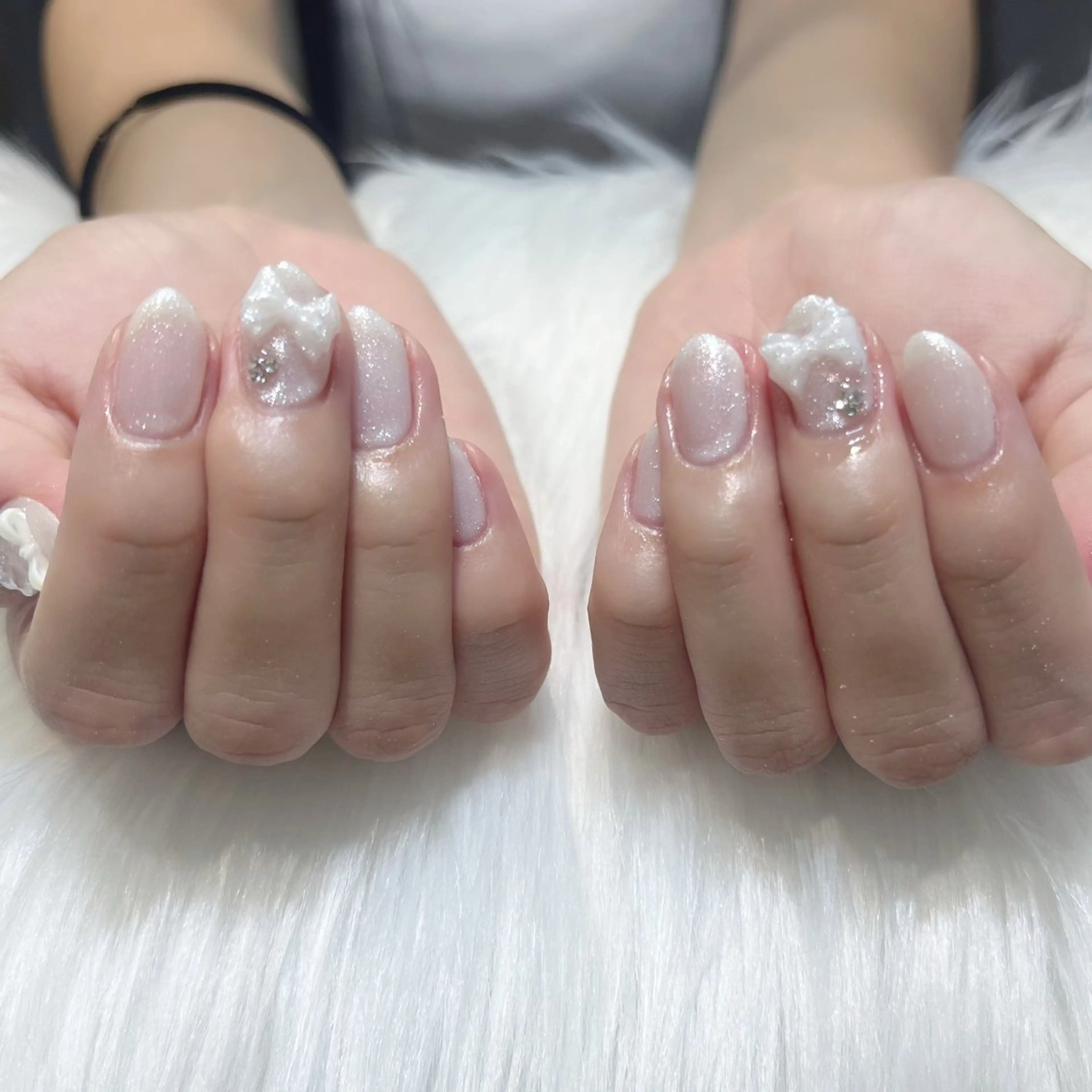 ネイル アートネイル ガーリー キラキラネイル 韓国ネイル 持ち込み KOKONA 🎀のネイルデザイン