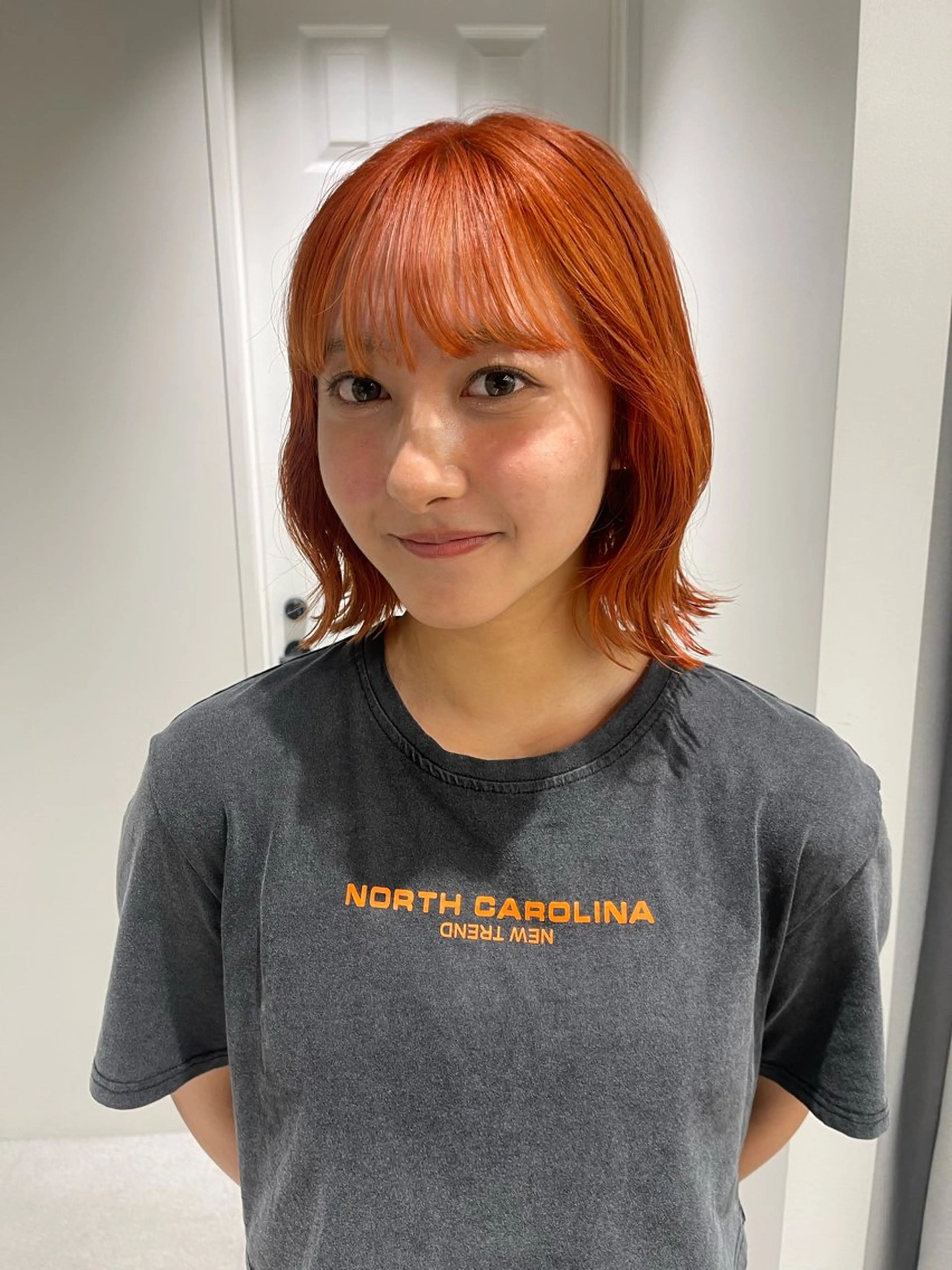 ミディアム 顔まわりレイヤー 顔周りカット 髪質改善 レイヤーカット トリートメント ARISA︎ メンズハイトーンのヘアスタイル