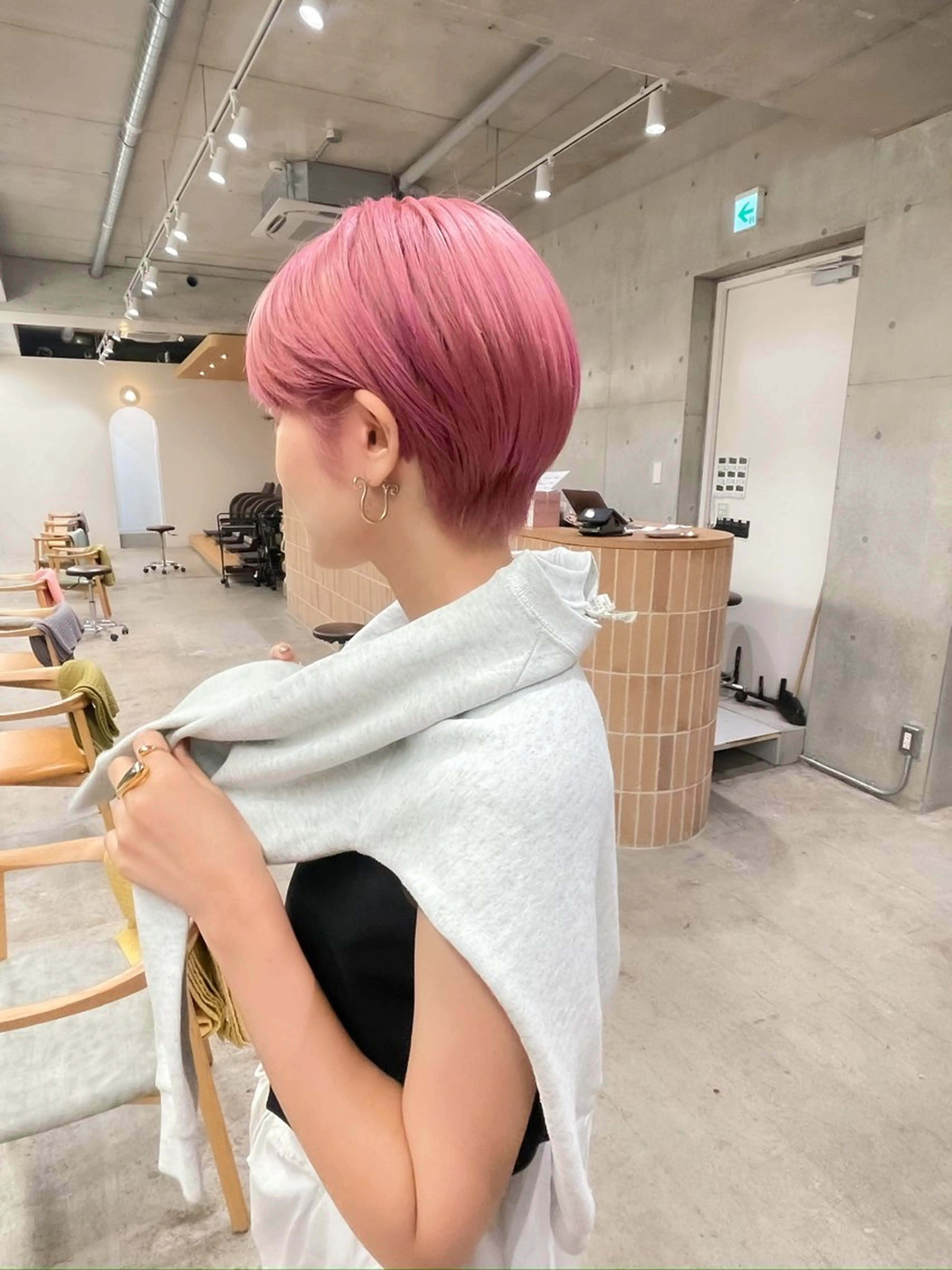 ショート カラー ヘアアレンジ ミニボブ/ブリーチ 🌈MISATOのヘアスタイル