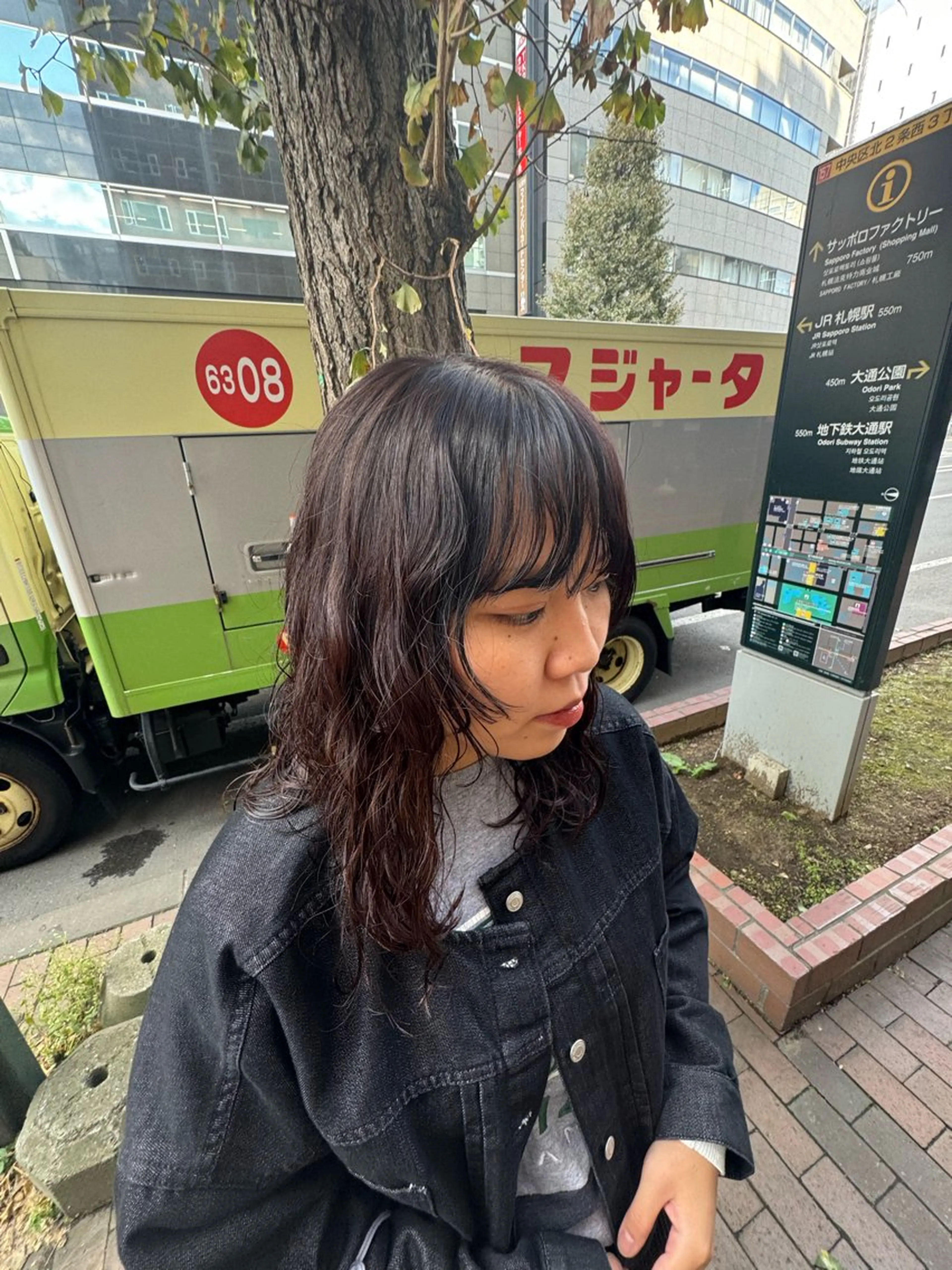 ロング パーマ 顔まわりレイヤー 顔周りカット レイヤーカット 青海 サヤのヘアスタイル